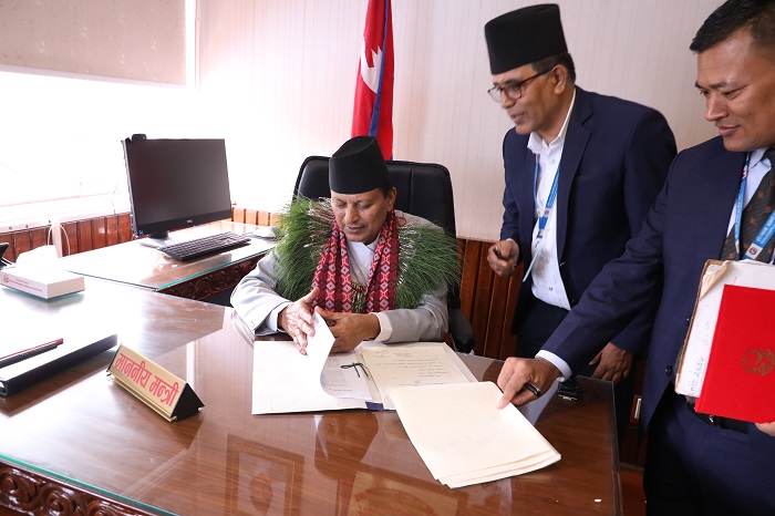 मन्त्री अधिकारीको पहिलो निर्णयः महारानी झोडाको जग्गा बिवाद समाधान गर्ने   