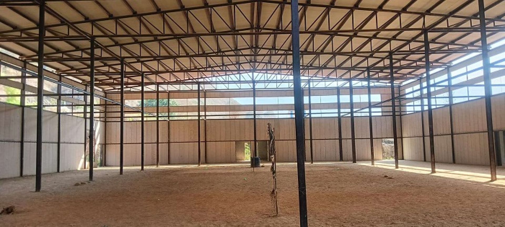 म्याद सकिएको दुई वर्षमा पनि मन्थलीको बहुउद्देश्यीय कवर्डहल अझै अलपत्र 