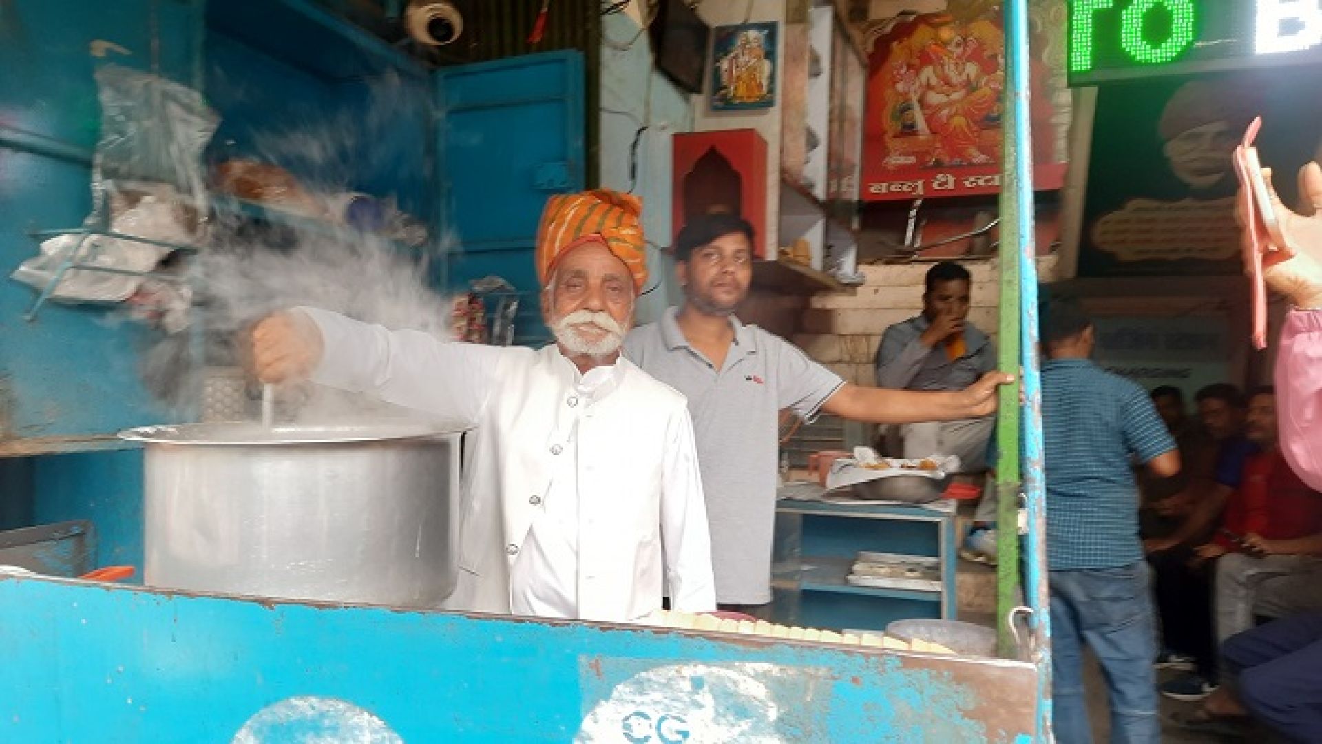 ‘बब्लु टी स्टाल’-जस्को चियाको चुस्की लिन मरिहत्ते गर्छन् पारखीहरु ! 