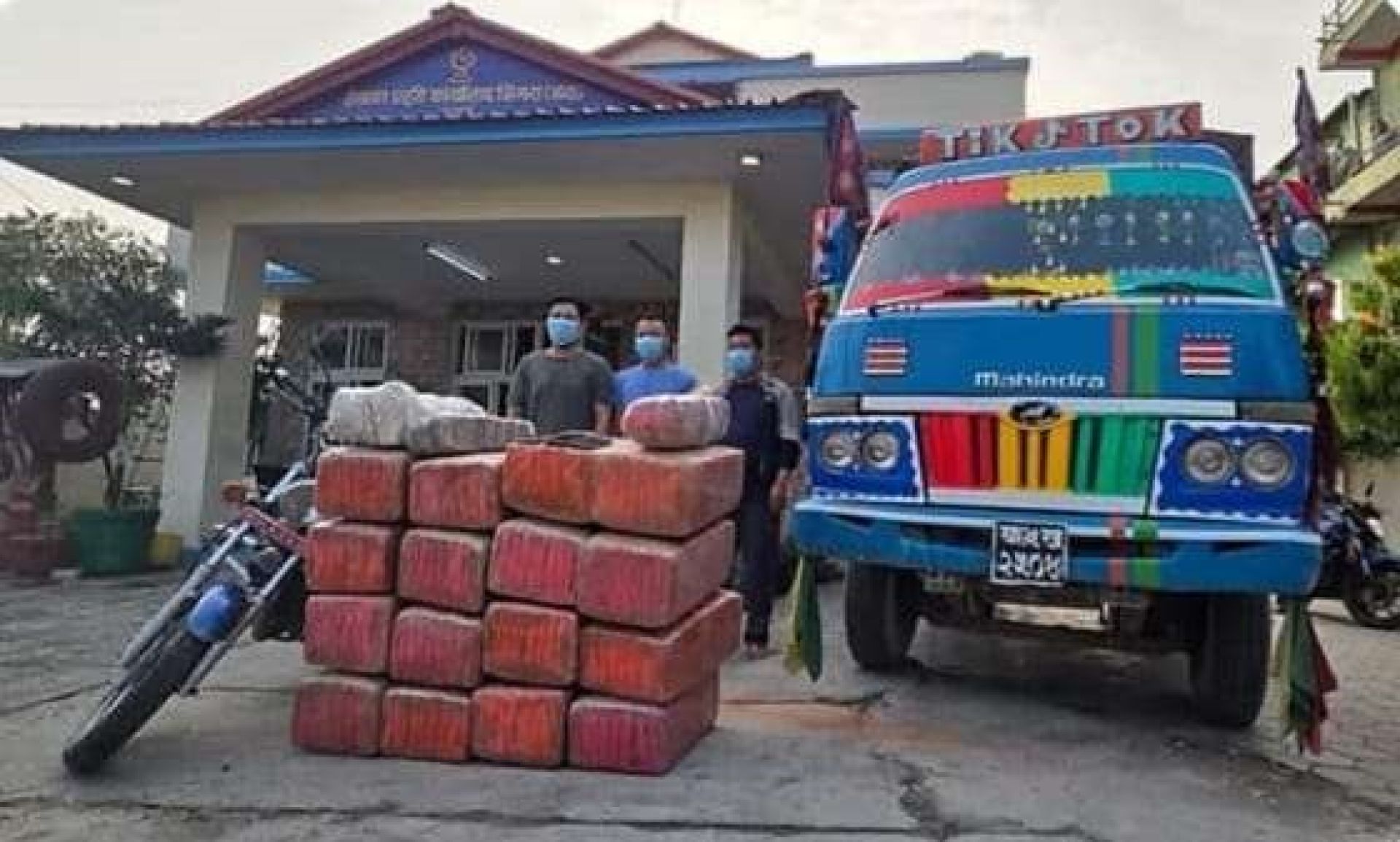 ३६७ किलो १४० ग्राम लागू औषध गाँजा सहित ५ जनालाई पक्राउ