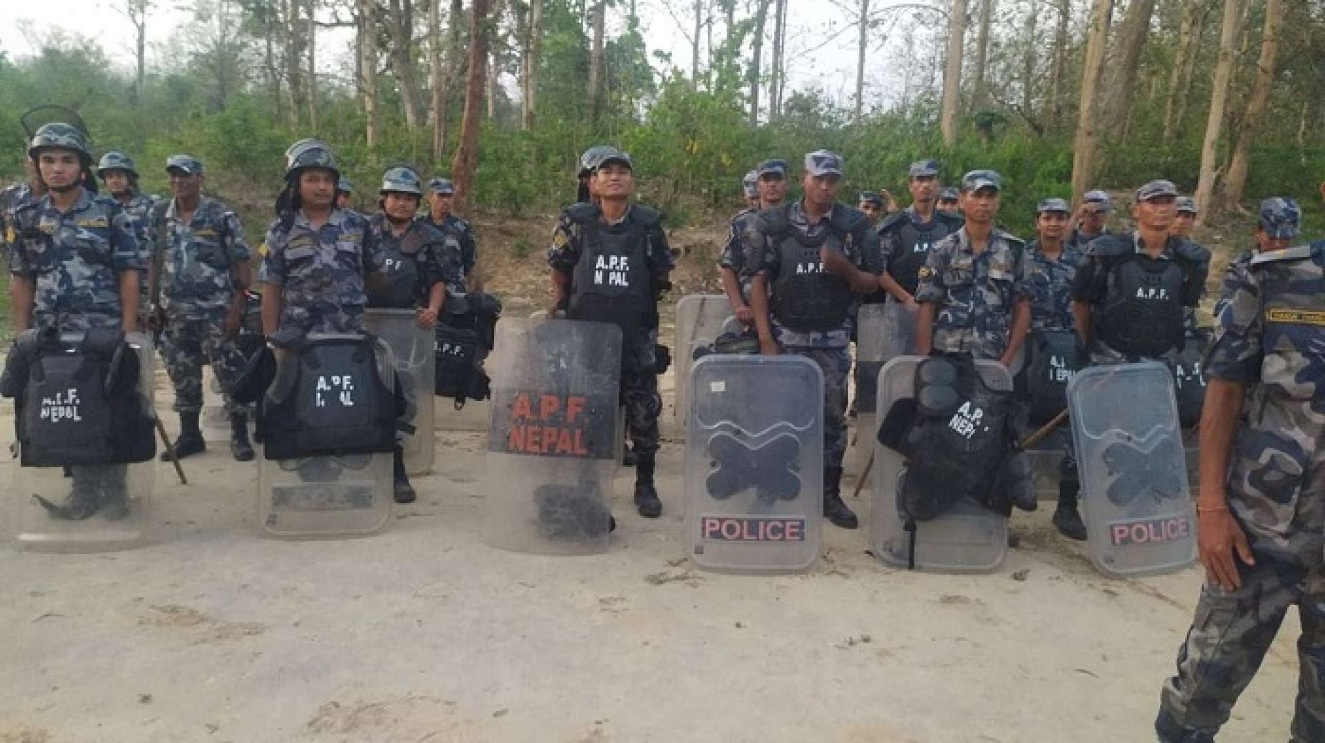 कोहलपुर– सुर्खेत १३२ केभी विद्युत प्रसारण लाईन बिस्तार, स्थानीयको अवरोध रोक्न सुरक्षाकर्मी परिचालन