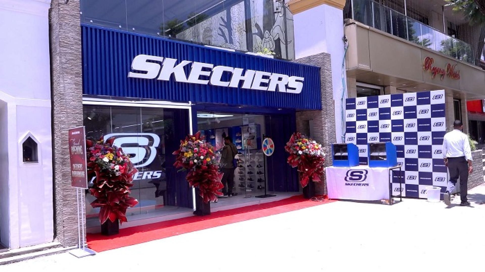 तीन करोड लगानीमा दरबारमार्गमा खुल्यो स्केचर्स ब्राण्डको आधिकारिक स्टोर, सिभिल मलमा विस्तार गर्ने तयारी