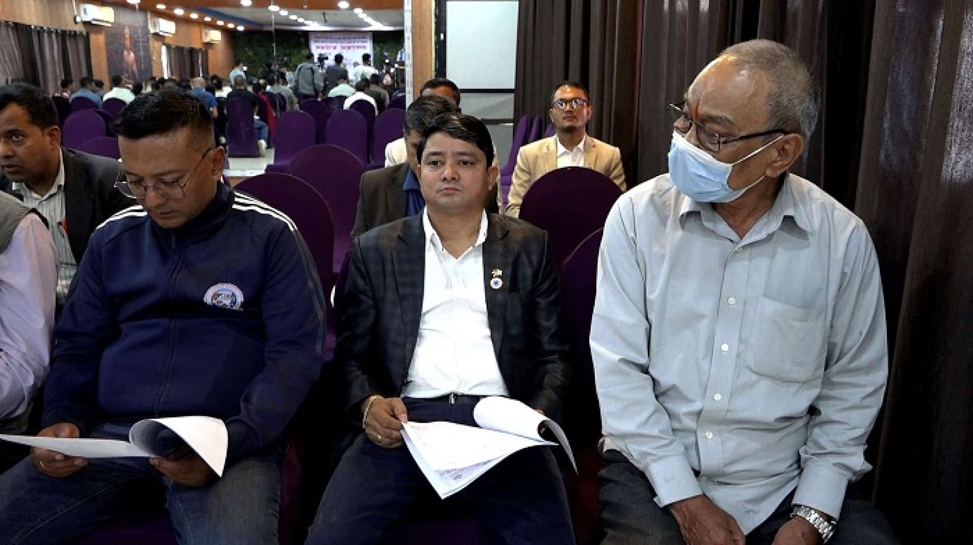 सुनमा लगाइएको विलासी कर खारेज गर्न प्रधानमन्त्रीको ध्यानाकर्षण