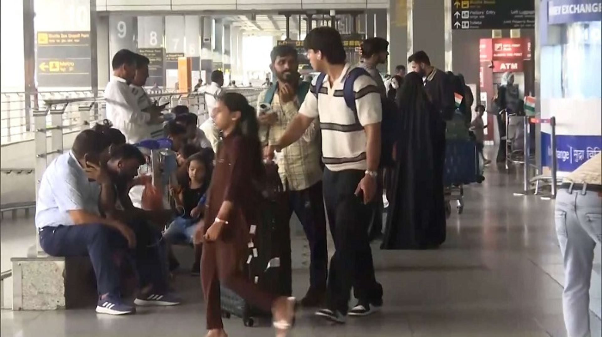 द्वन्द्वग्रस्त इरानमा फसेका तीन नेपालीसहित २७२ भारतीय दिल्ली आइपुगे 