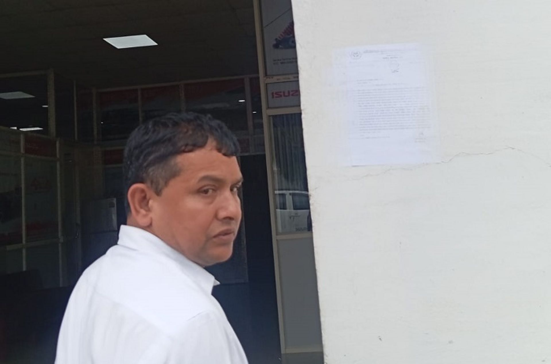 सम्झौता उल्लंघन गरेको आरोपमा उद्योगलाई स्पष्टीकरण, पत्र बुझ्न नमानेपछि गेटमै टाँसियो