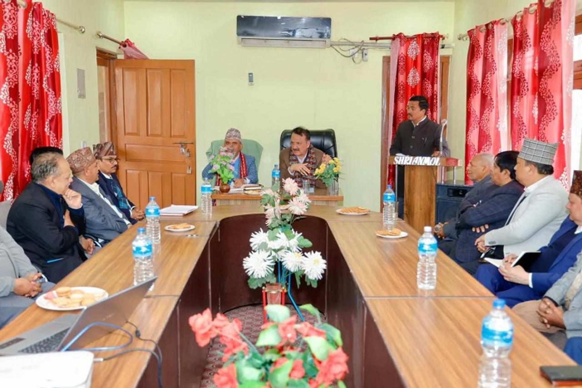 कर्मचारीलाई अर्थमन्त्रीको निर्देशनः राजश्व बढाउनेतर्फ लाग्नुस, रिजल्टका आधारमा मूल्यांकन हुन्छ 