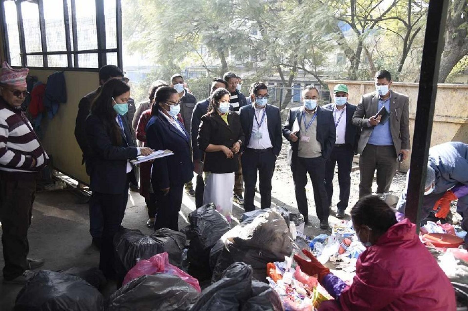 कान्ति बाल अस्पतालको फोहोर संकलन गर्न महानगरको रोक 