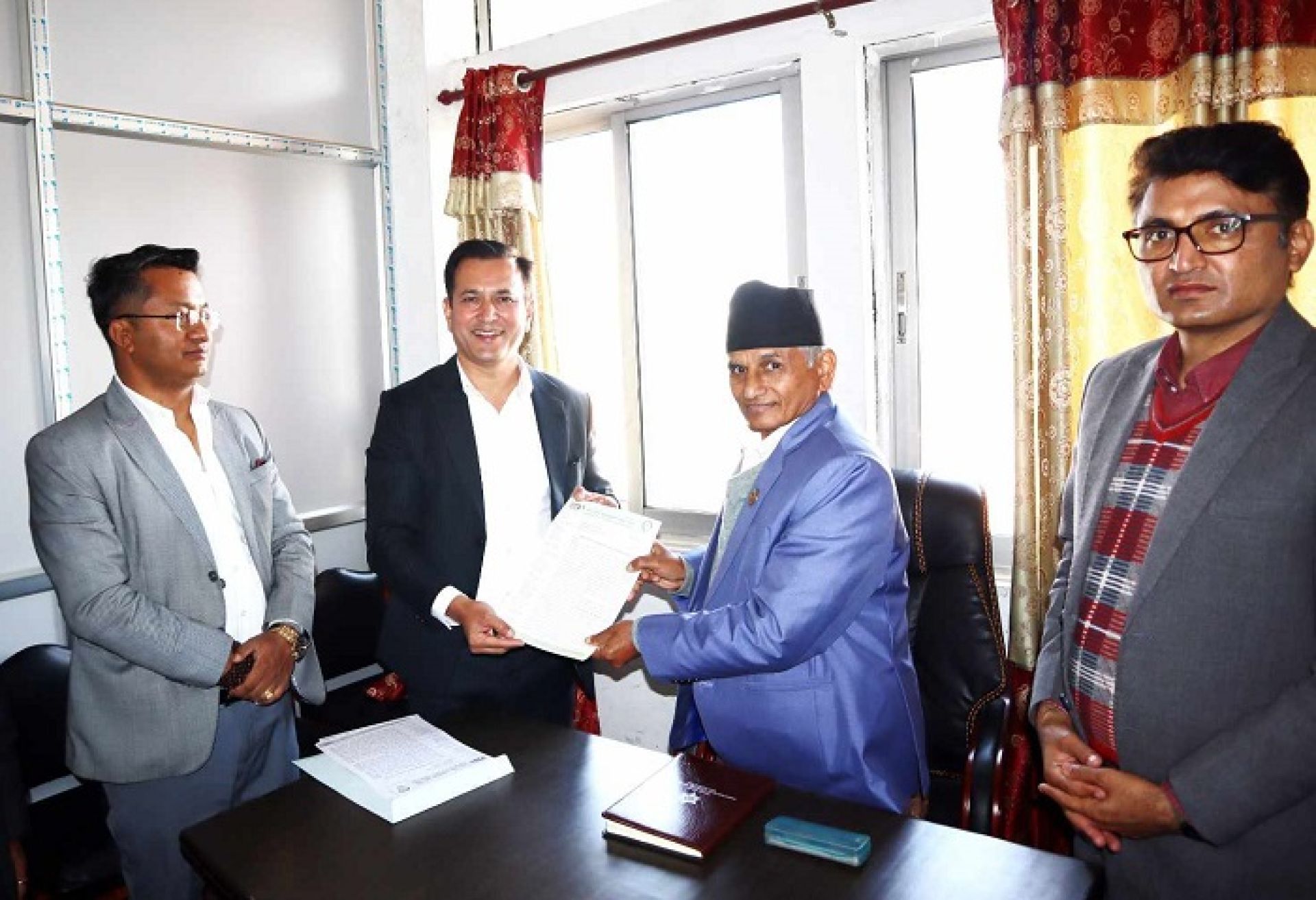 संरक्षित क्षेत्रमा पूर्वाधार निर्माण रोक्ने आदेशः इप्पानले भेट्यो माओवादी केन्द्रका प्रमुख सचेतक 