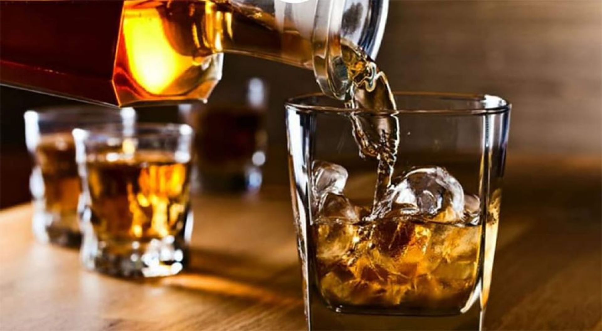 इयूसँग बदला लिँदै ट्रम्प, युरोपेली वाइन र मदिरामा २०० प्रतिशत कर लगाउने चेतावनी