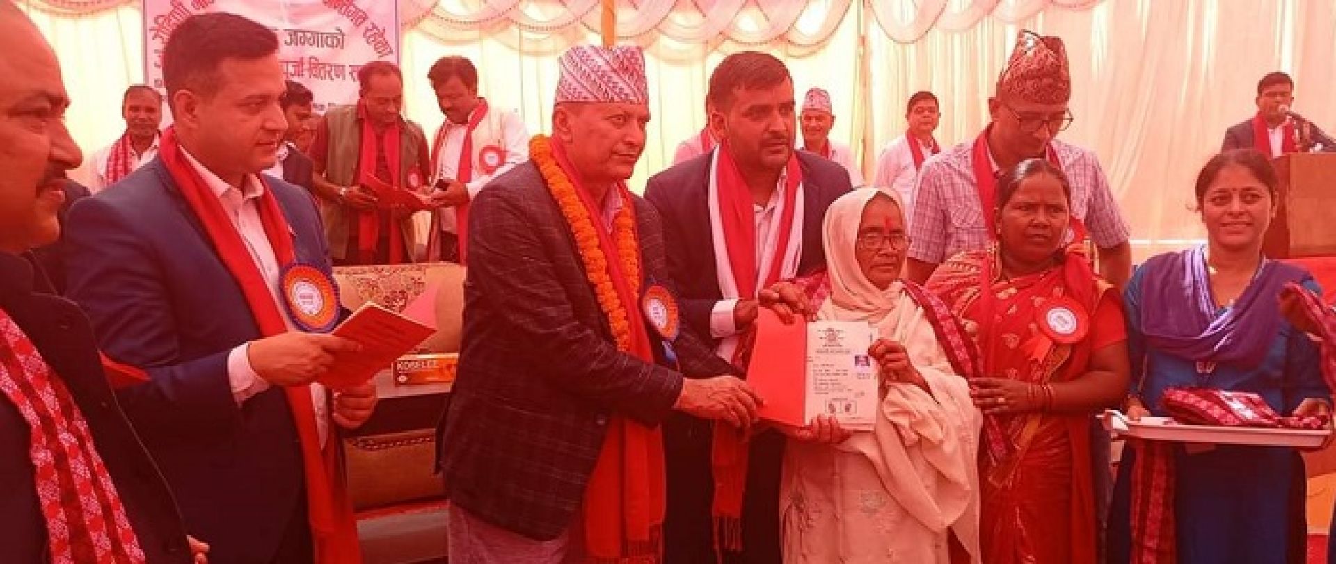 सबै भूमिहिन, सुकुम्वासीलाई छिट्टै लालपुर्जा दिन्छौ: मन्त्री अधिकारी