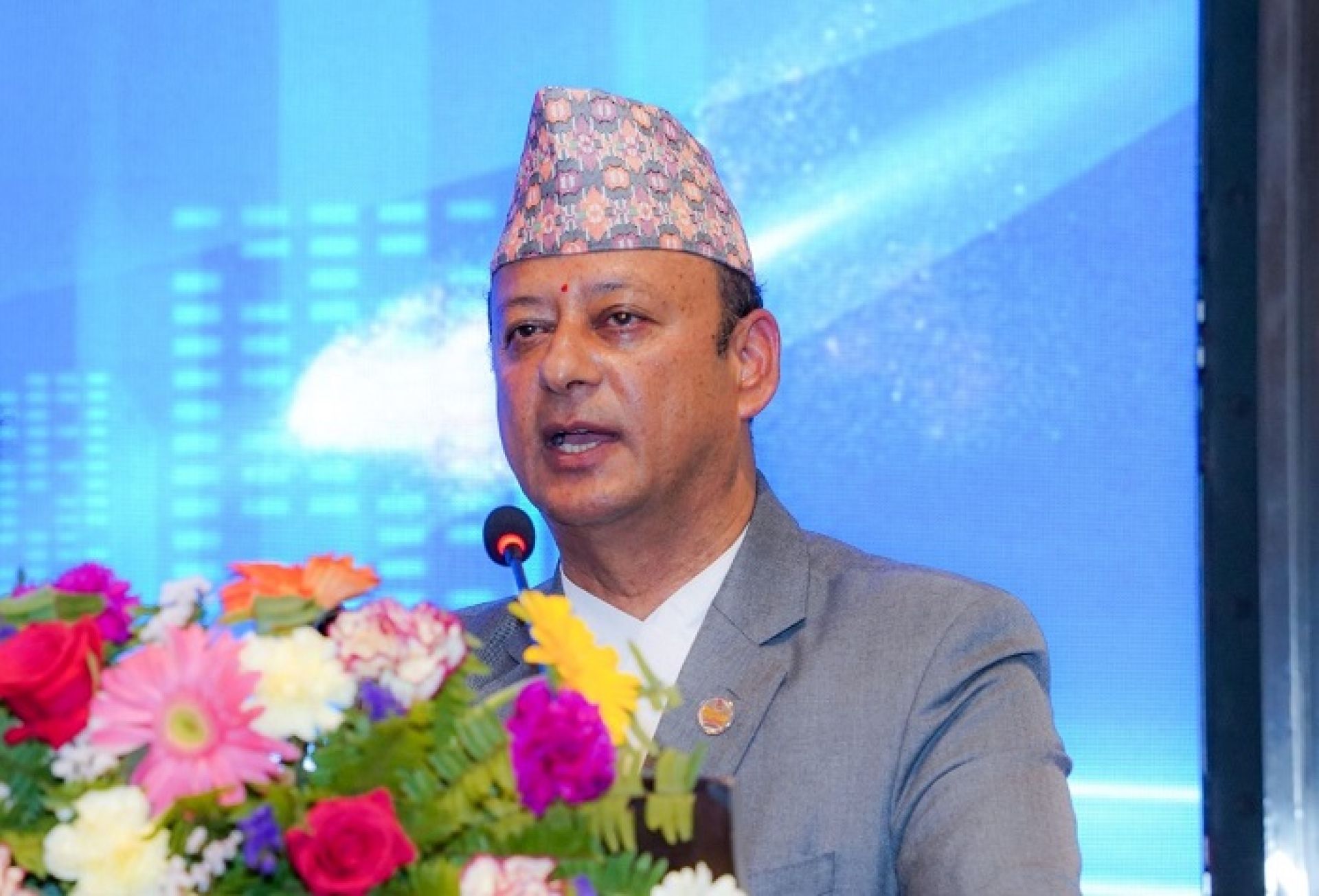 सरकार निजी क्षेत्रलाई सहज हुने गरी कानुन निर्माणमा लागेको छः मन्त्री खड्का