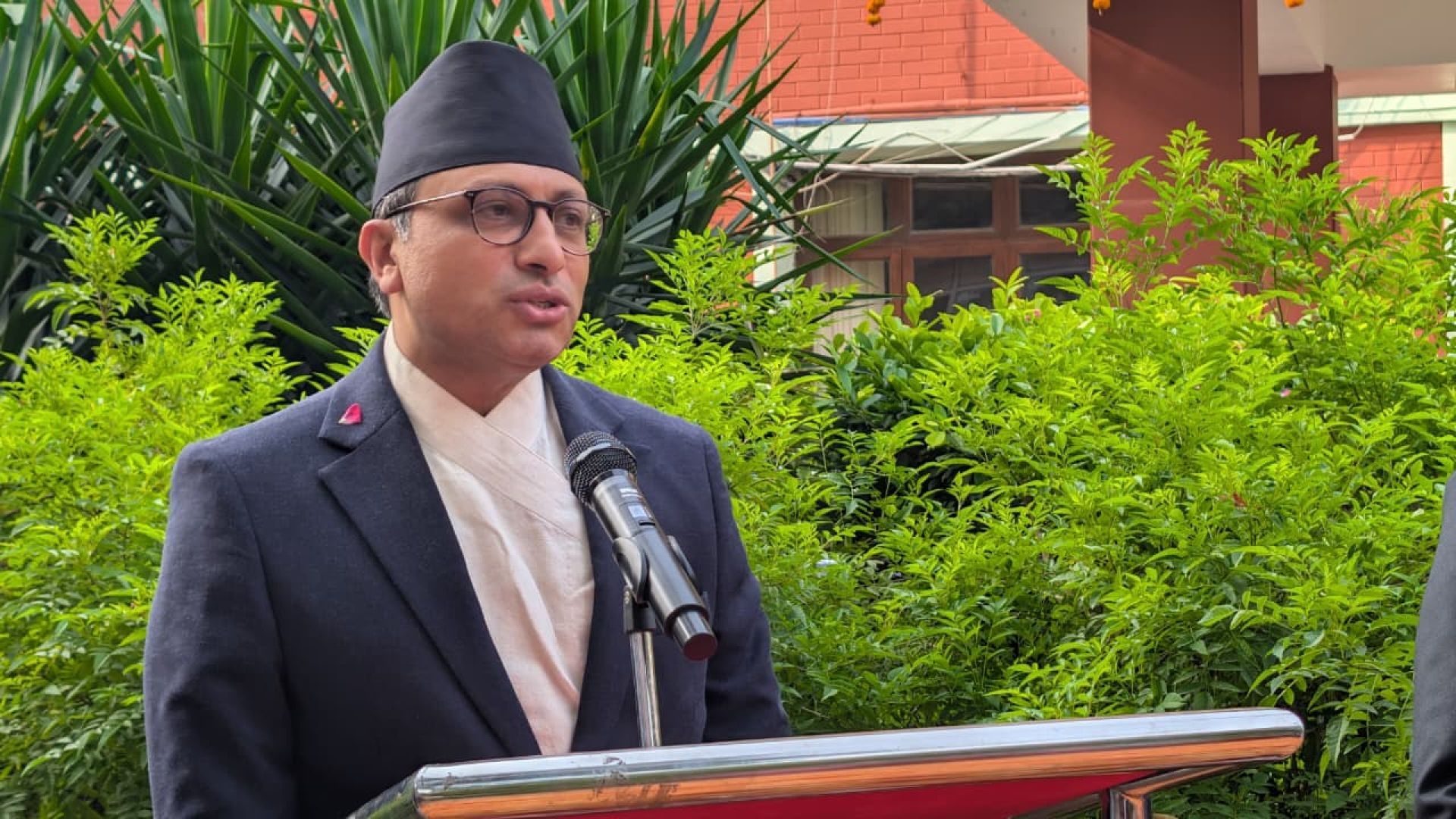 संविधानको अन्तर्निहित सफलता र सुन्दरतालाई आत्मसाथ गर्दै अघि बढ्नुपर्छ : अर्थमन्त्री
