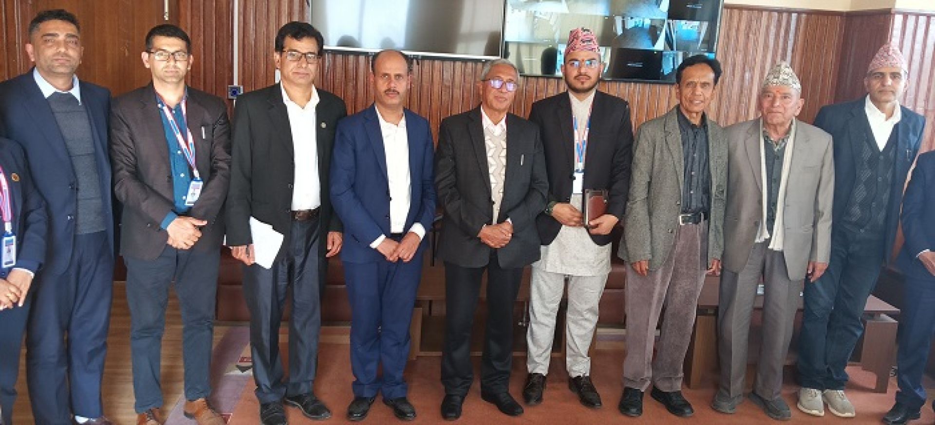 प्राधिकरणका अध्यक्ष ओझाबाट पूर्वअध्यक्षहरूसँग छलफल 