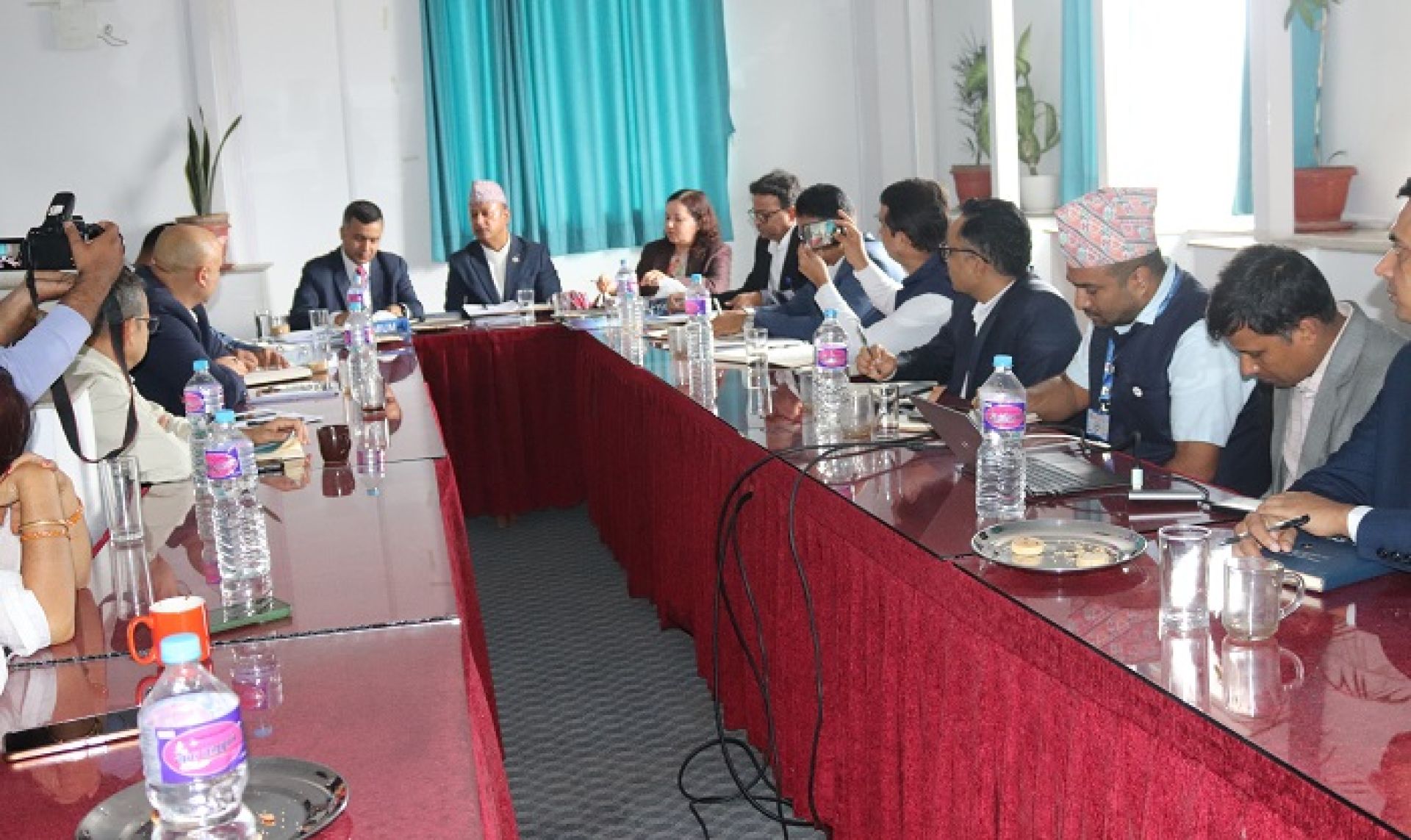 दूरदराजका जनतामा पुग्नेगरी वैकल्पिक ऊर्जालाई प्रवर्द्धन गर्नुपर्छः ऊर्जामन्त्री