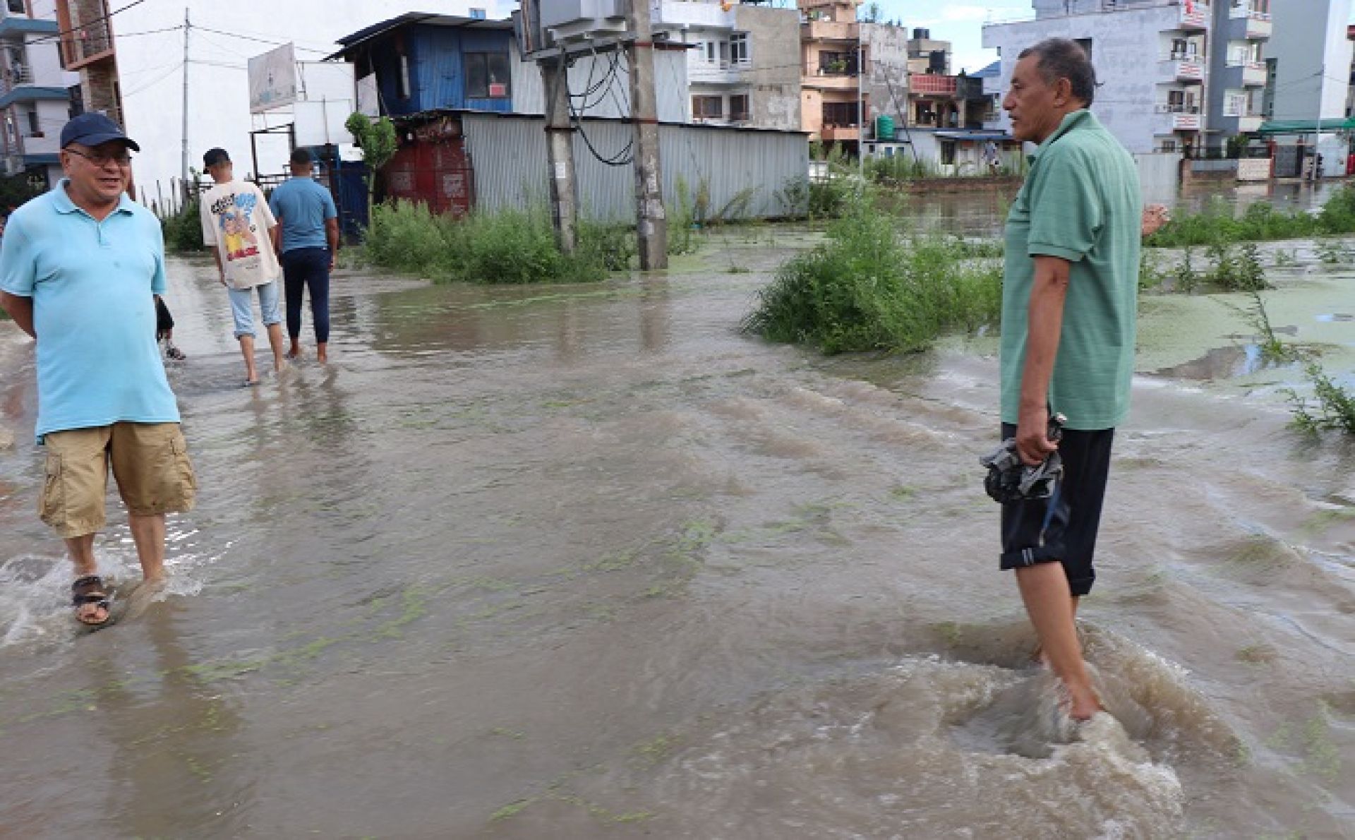 हनुमन्तेमा बाढीः मध्यरातदेखि नै भक्तपुरका विभिन्न स्थान प्रभावित लाखौँको क्षति