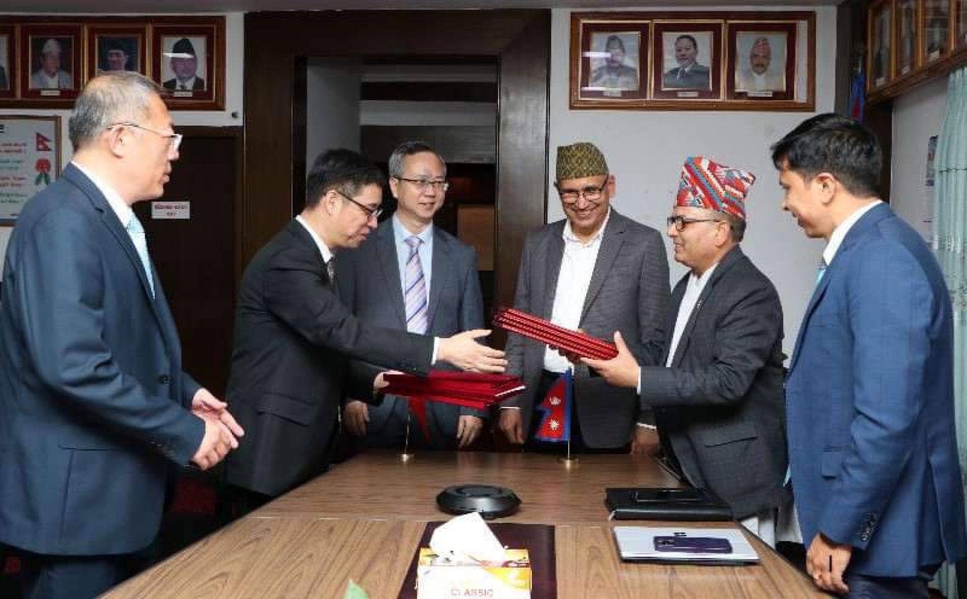 पोखरा विमानस्थल बनाउन लिइएको ऋणलाई अनुदानमा परिणत गर्न चिनियाँ पक्षलाई सरकारको आग्रह