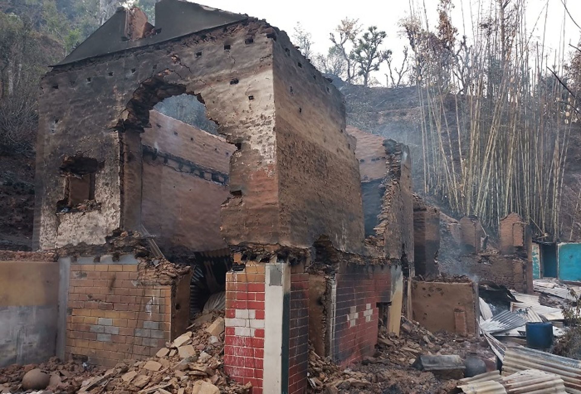 डढेलोले गुल्मीमा करोडौँको क्षति, ६७ भन्दा बढी घरगोठ जले