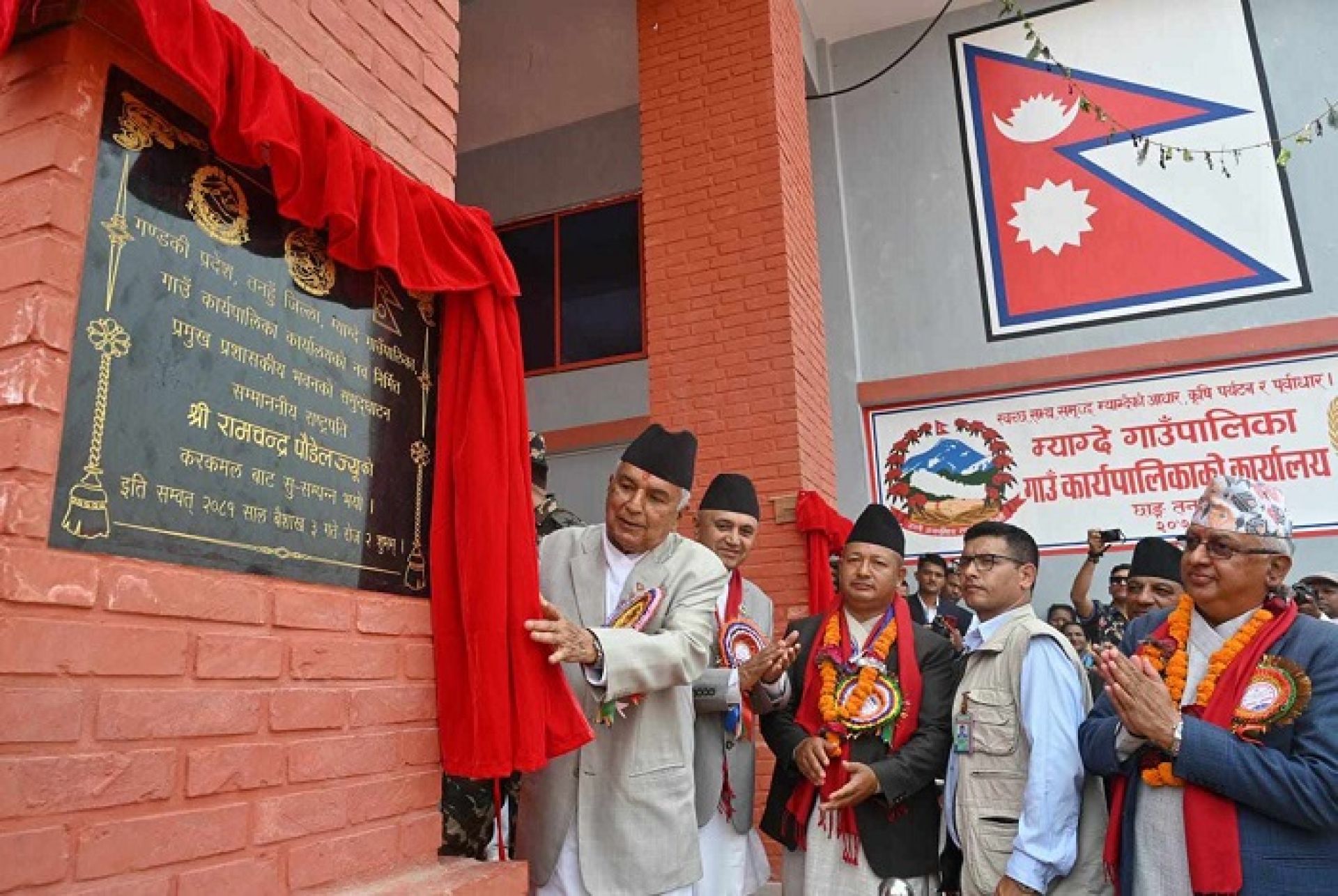 झण्झटिलो प्रशासनिक सेवा र भ्रष्टाचार विकासका बाधकः राष्ट्रपति