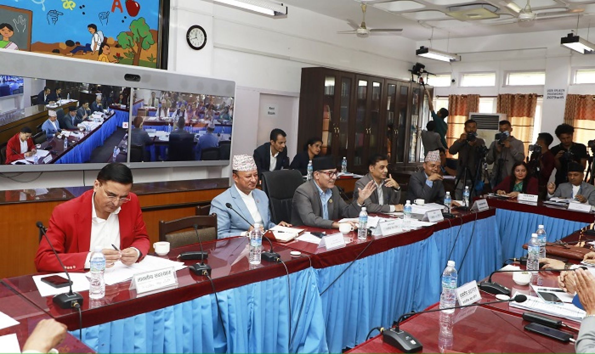 ‘डेडिकेटेड’ र ‘ट्रङ्क’ लाइनको महसुल विवाद चाँडो टुङ्ग्याइदिन ऊर्जा मन्त्रीको आग्रह