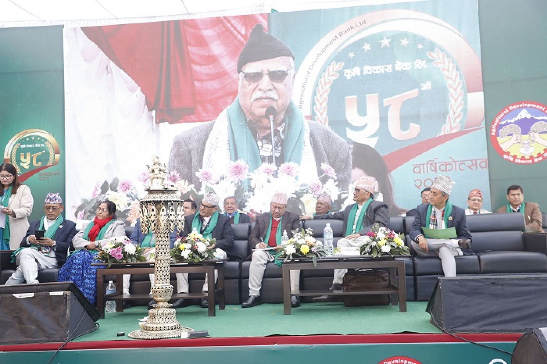 ऋण नतिर्न अभियान चलाउने र अराजक गतिविधिले बैंकको खराब कर्जा बढ्योः गर्भनर अधिकारी 