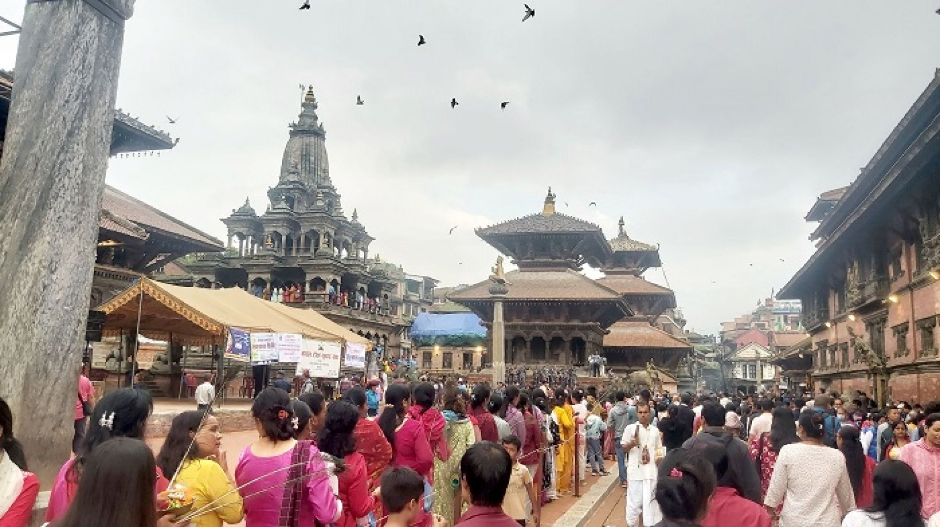 आज श्रीकृष्ण जन्माष्टमी मनाइँदै, पाटनस्थित कृष्ण मन्दिरमा दर्शनार्थीको घुइँचो