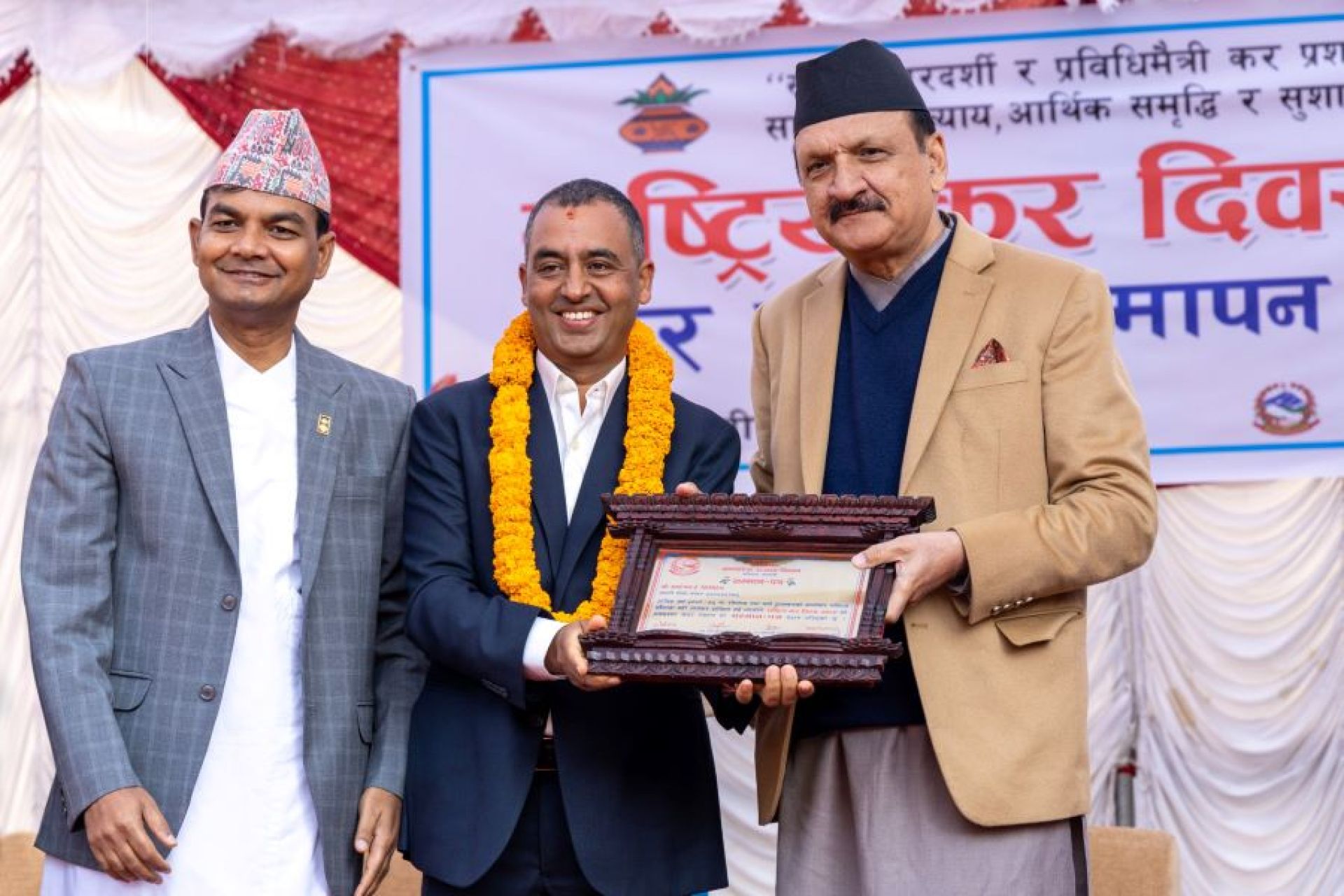 आइएमई  सबैभन्दा बढी कर तिर्नेमा सम्मानित