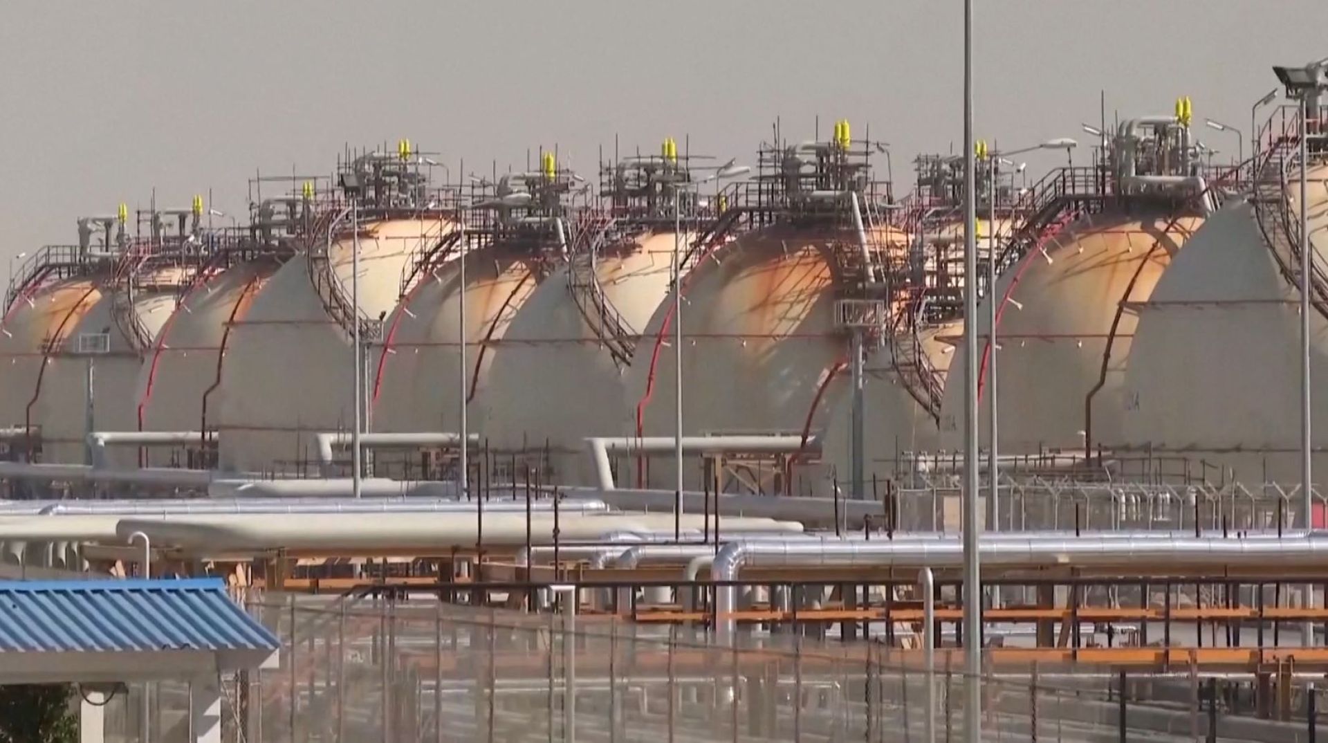 इजरायल-इरान द्वन्द्वले बजारमा अस्थिरता बढाएपछि तेलको भाउमा वृद्धि