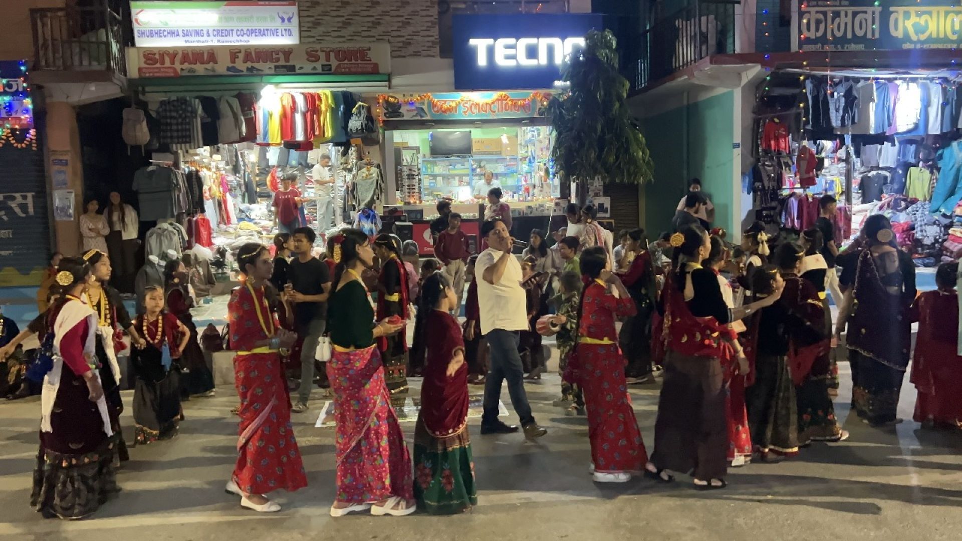 मौलिकता हराउँदै देउसी–भैलोमा