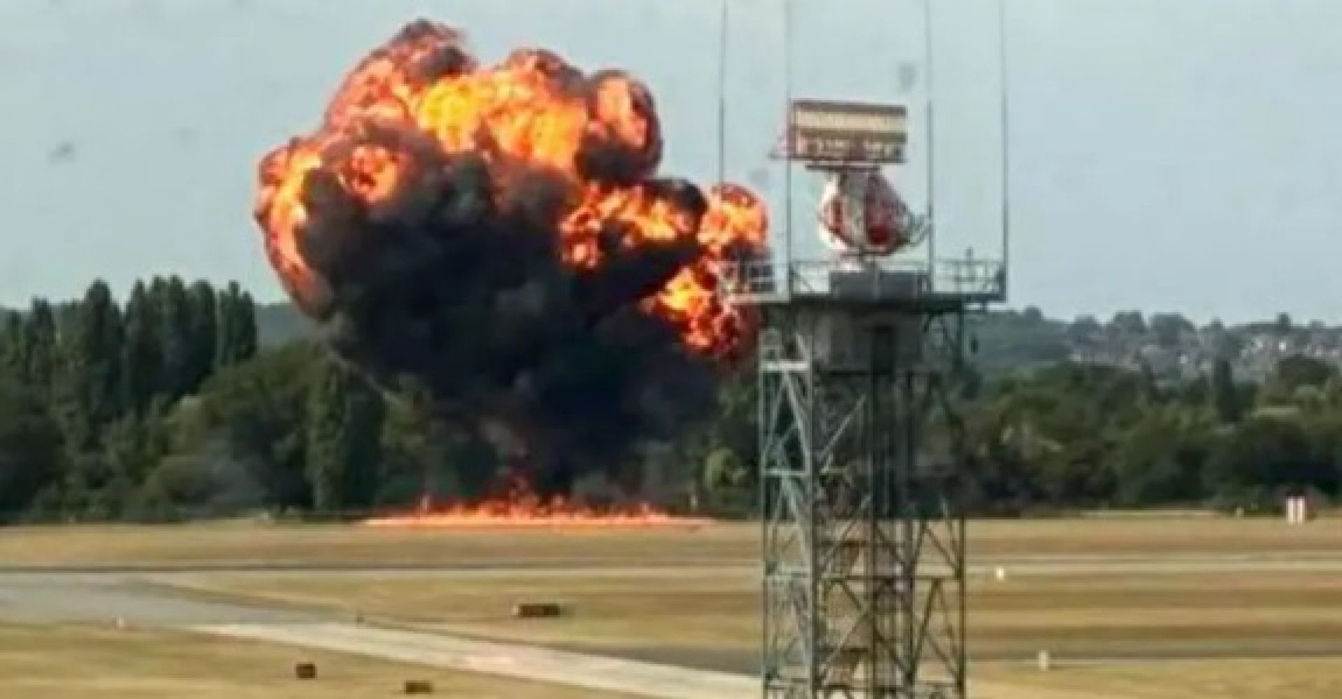 साउथेन्ड–अन–सीमा १२ मिटर लामो विमानमा आगलागी 