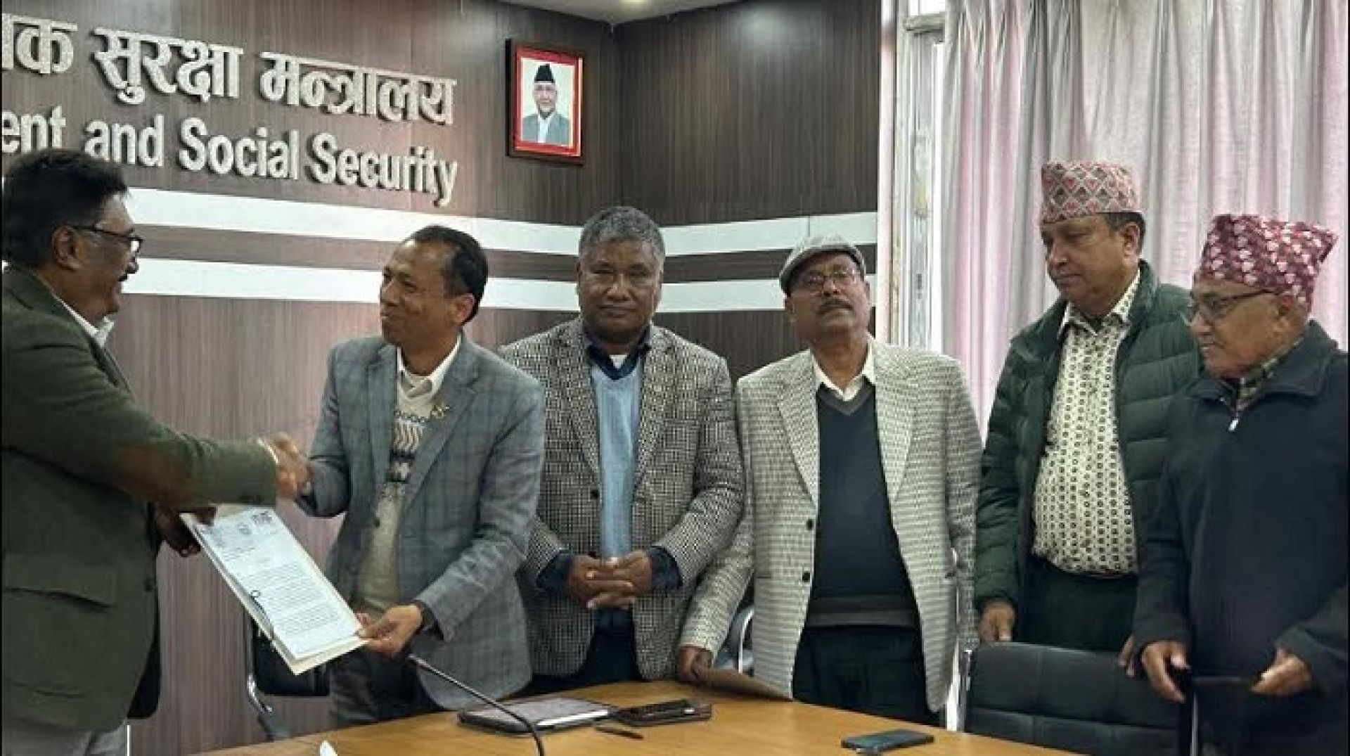 जेटियुसिसीले श्रममन्त्रीलाई बुझाए १६ बुँदे ज्ञापन पत्र, के–के छन् मागहरु ? 