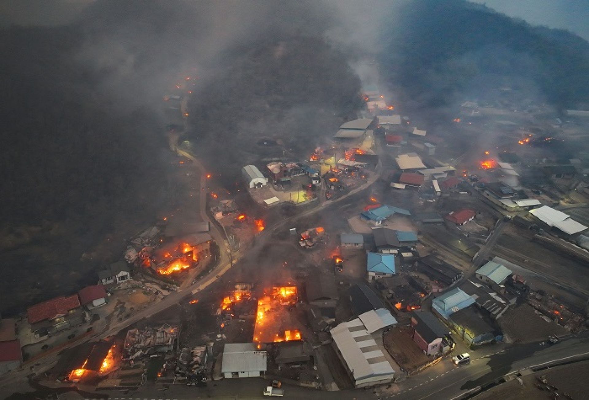 दक्षिण कोरियामा डढेलो, १८ जनाको मृत्यु र २७ हजार विस्थापित