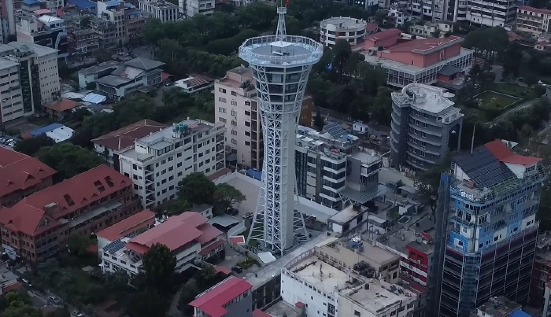 स्काइवाकले मनायो तेस्रो वार्षिकोत्सव, पाहुनालाई निःशुल्क कप उपहार