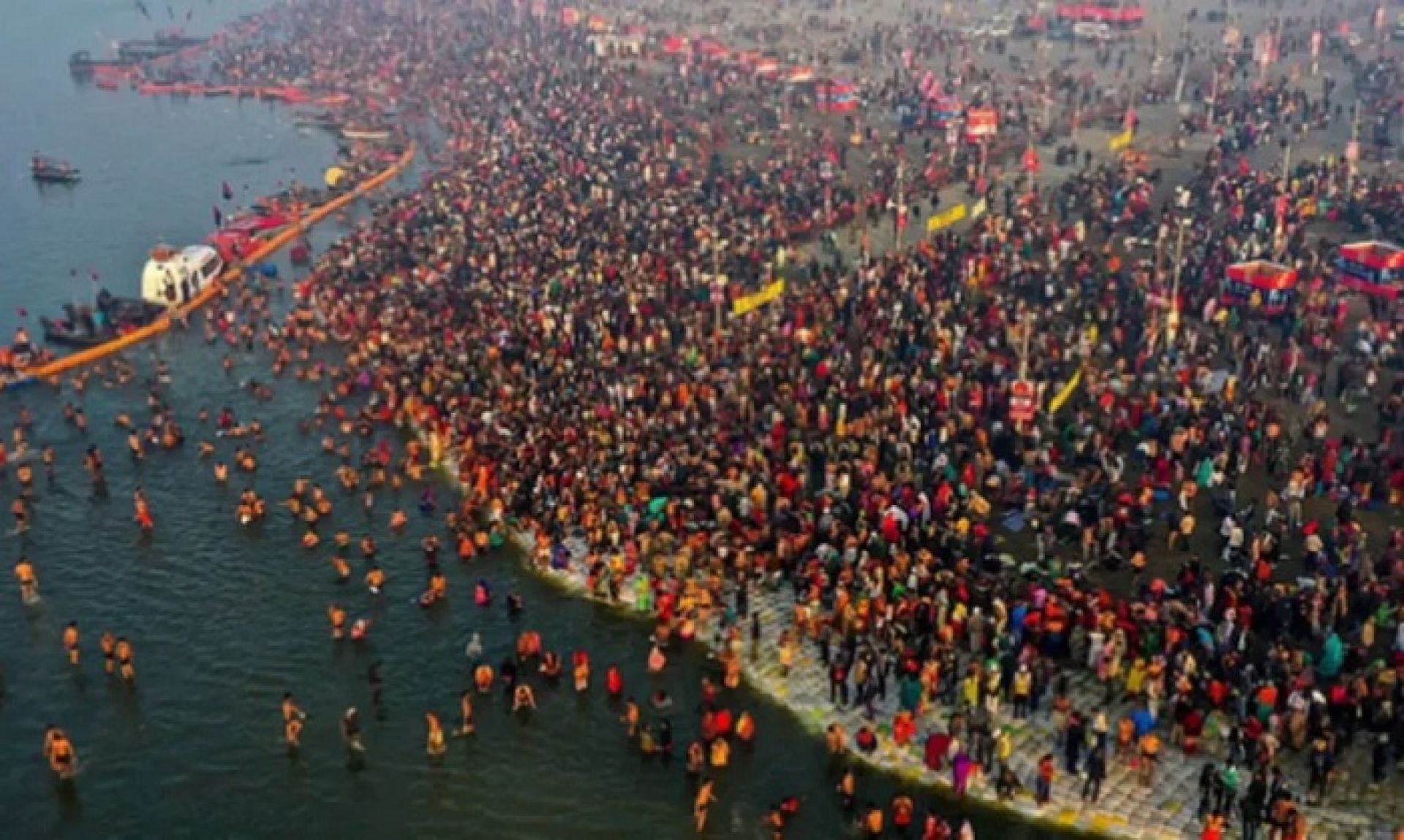 महा कुम्भः मकर सङ्क्रान्तिमा बिहान एक करोड ३८ लाख भक्तजनले गरे सङ्गममा स्नान