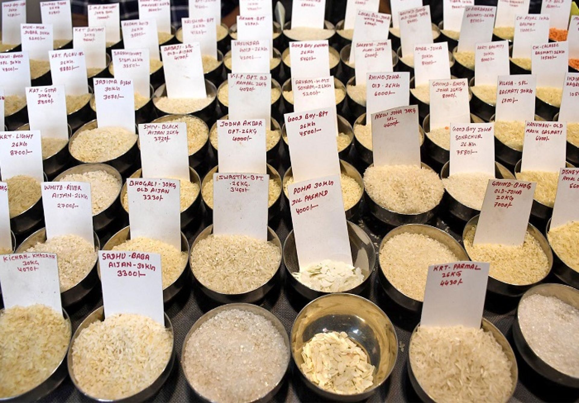 ट्रम्पको ‘ट्यारिफ कार्ड’: इरानसँग व्यापार गर्ने देशले २५ प्रतिशत अतिरिक्त कर तिर्नुपर्ने 