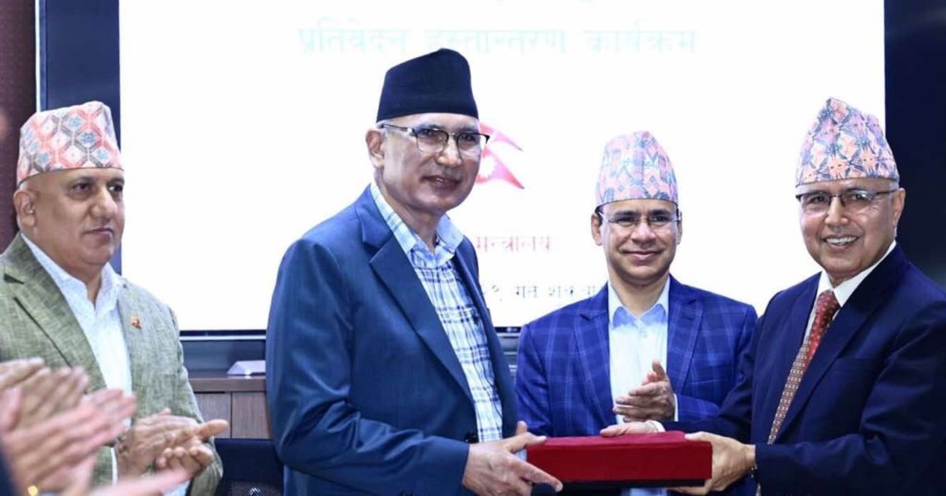 लगानीको वातावरण बनाउन र उत्पादनको लागत घटाउन उच्चस्तरीय आयोगको सुझाव