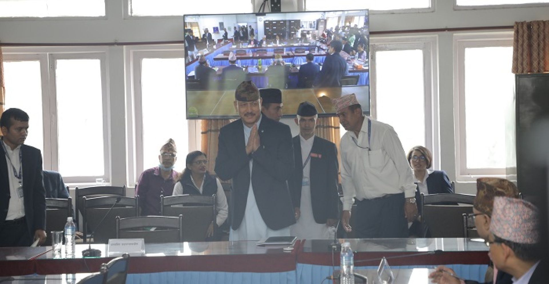 विश्वभरप्रसाद श्रेष्ठः शाखा अधिकृतदेखि  प्रधानन्यायाधीशसम्म