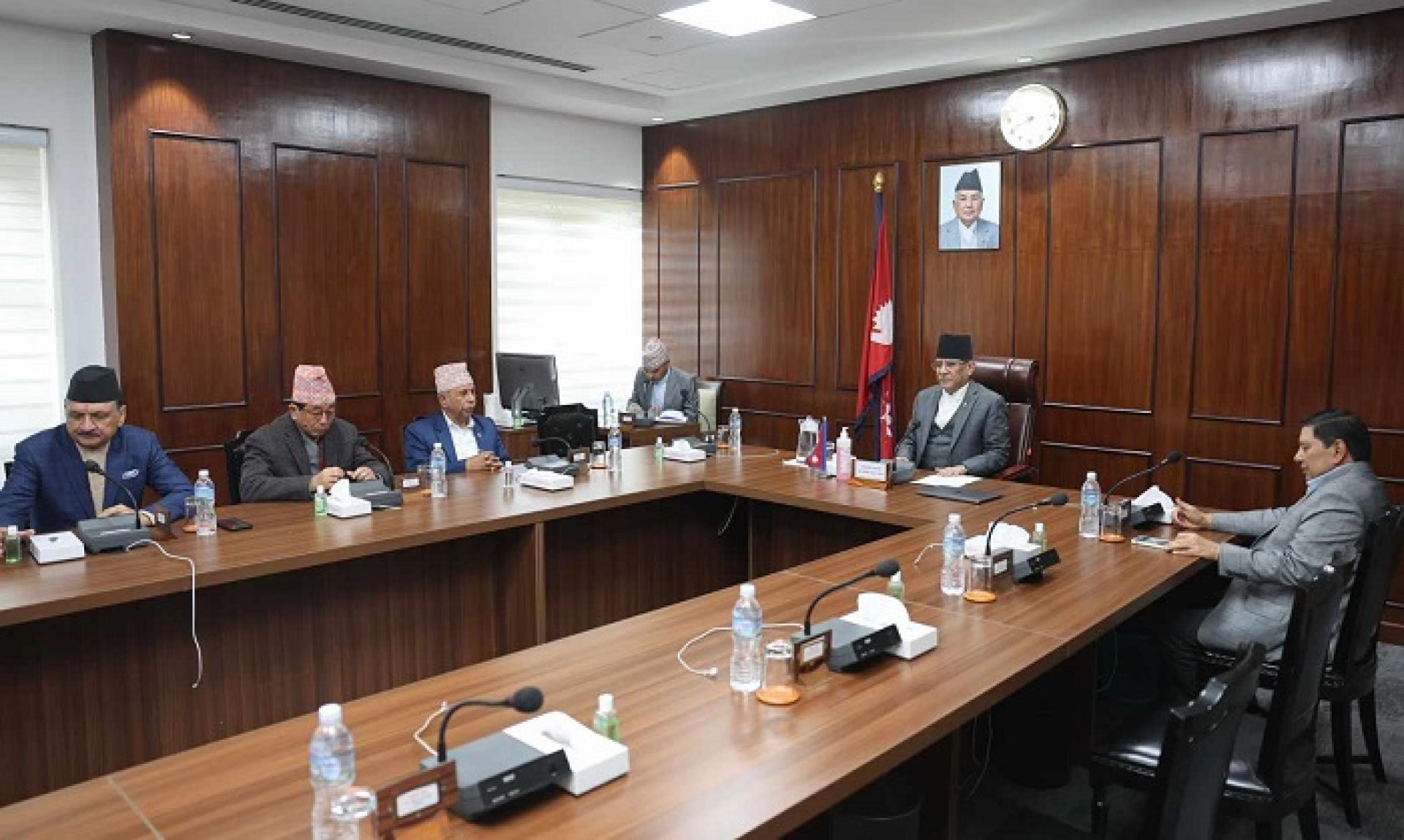 प्रधानमन्त्री तथा मन्त्रिपरिषद् सदस्यको एक महिनाको पारिश्रमिक भूकम्पपीडितलाई