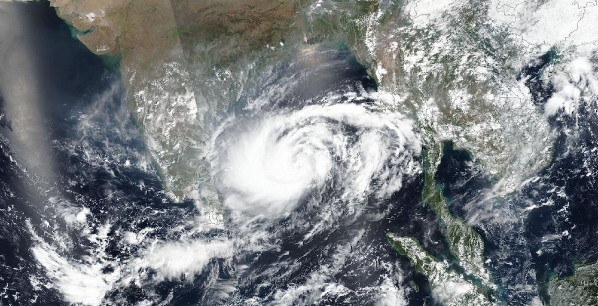 जापानमा चक्रवातका कारण उडान र रेल सेवा अवरुद्ध