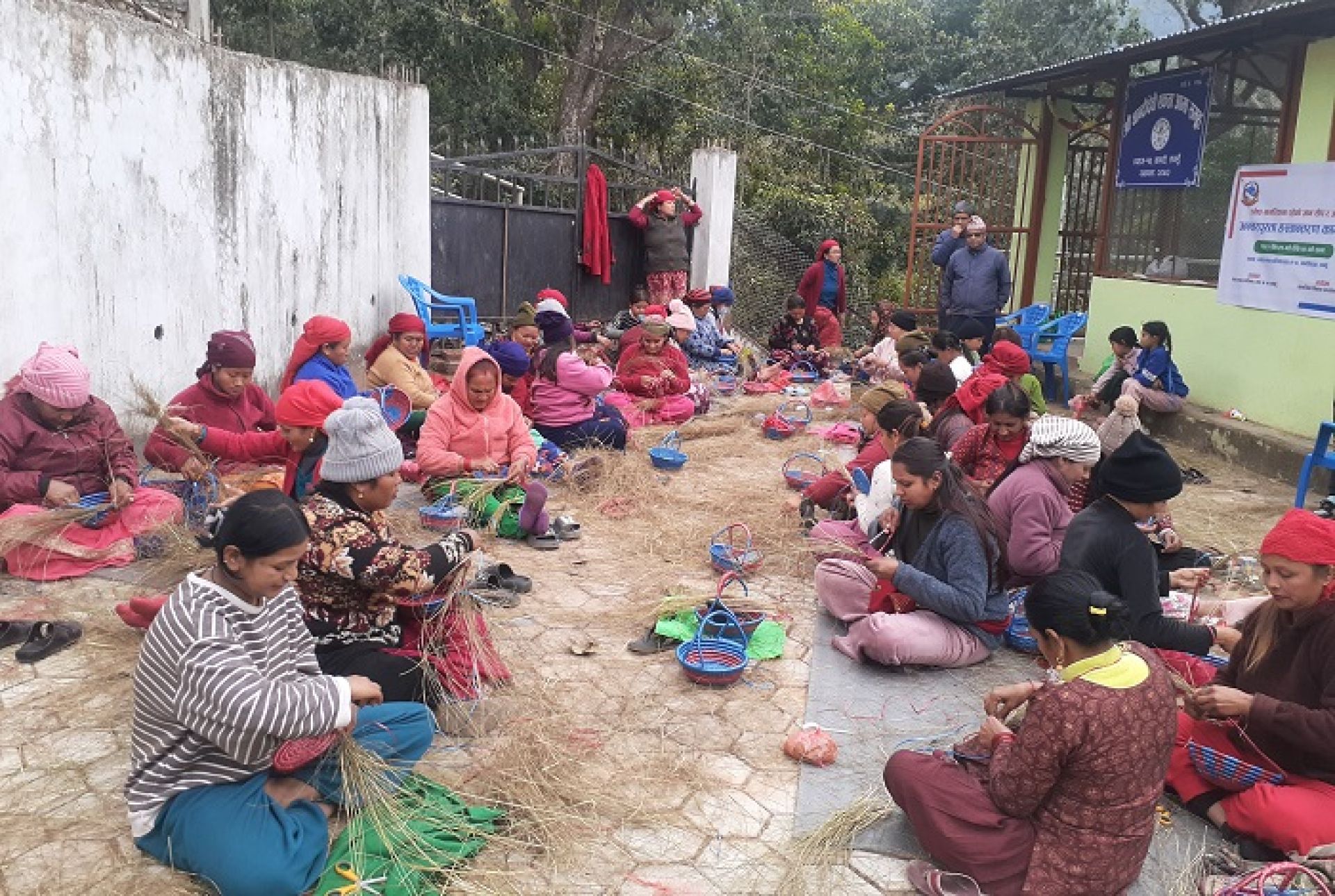 तनहुँका ५० जना महिलालाई ढकिया बुन्ने तालिम