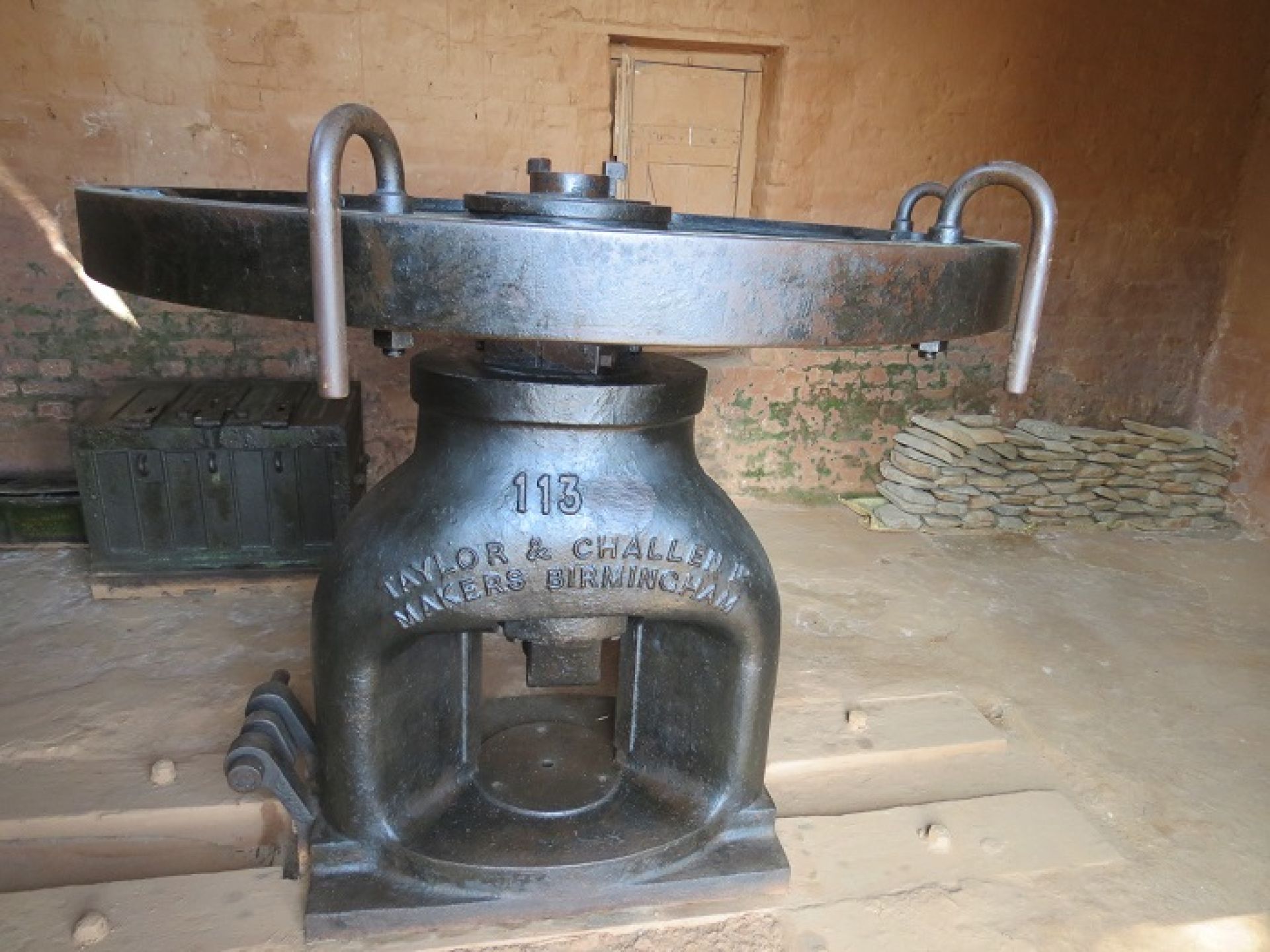 संरक्षणको अभावमा गुमनाम छन् धनकुटाका ऐतिहासिक सम्पदा