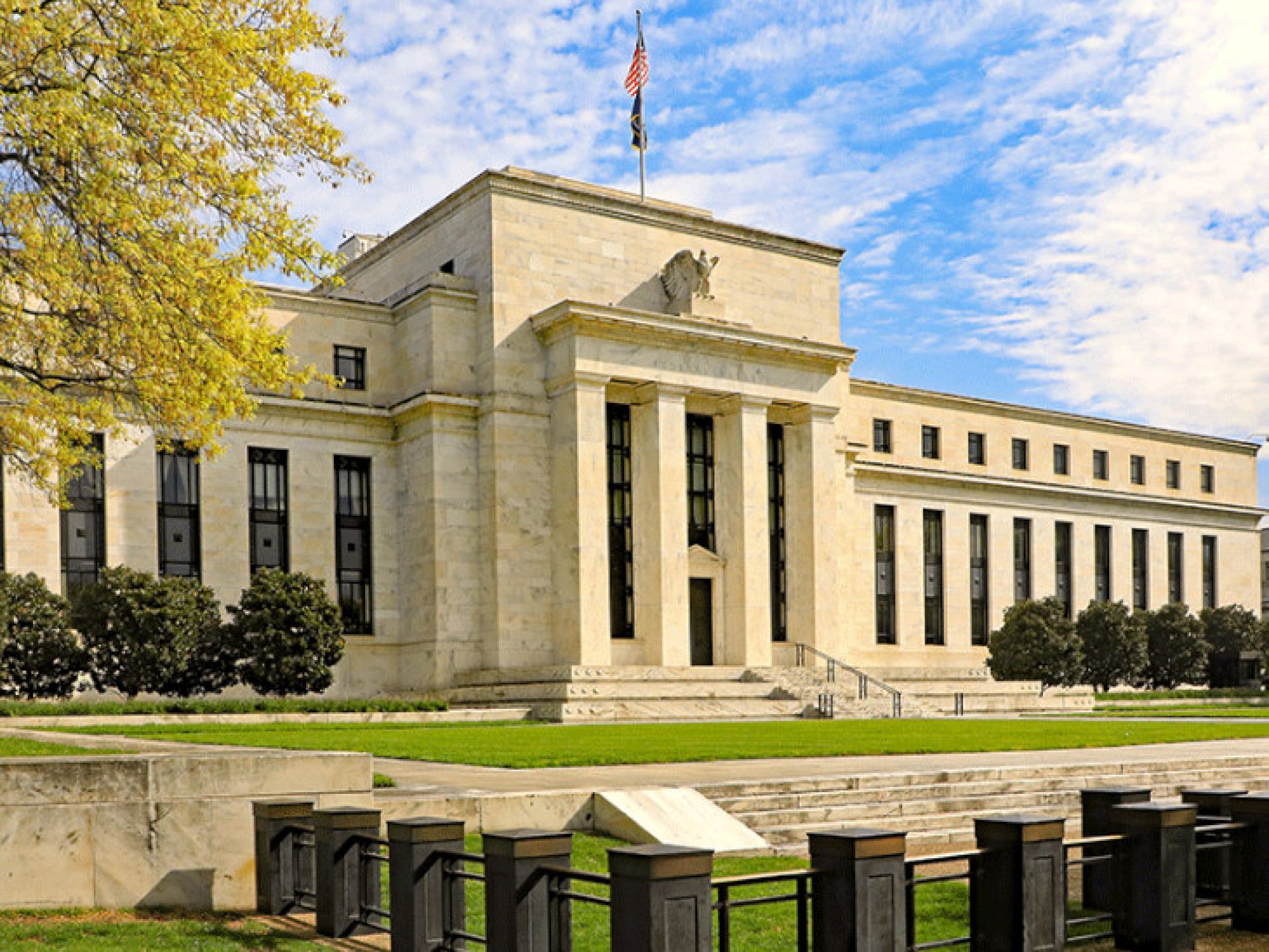 नवौं पटक बढेर सर्वाधिक उचाइमा पुग्यो अमेरिकाको ब्याजदर