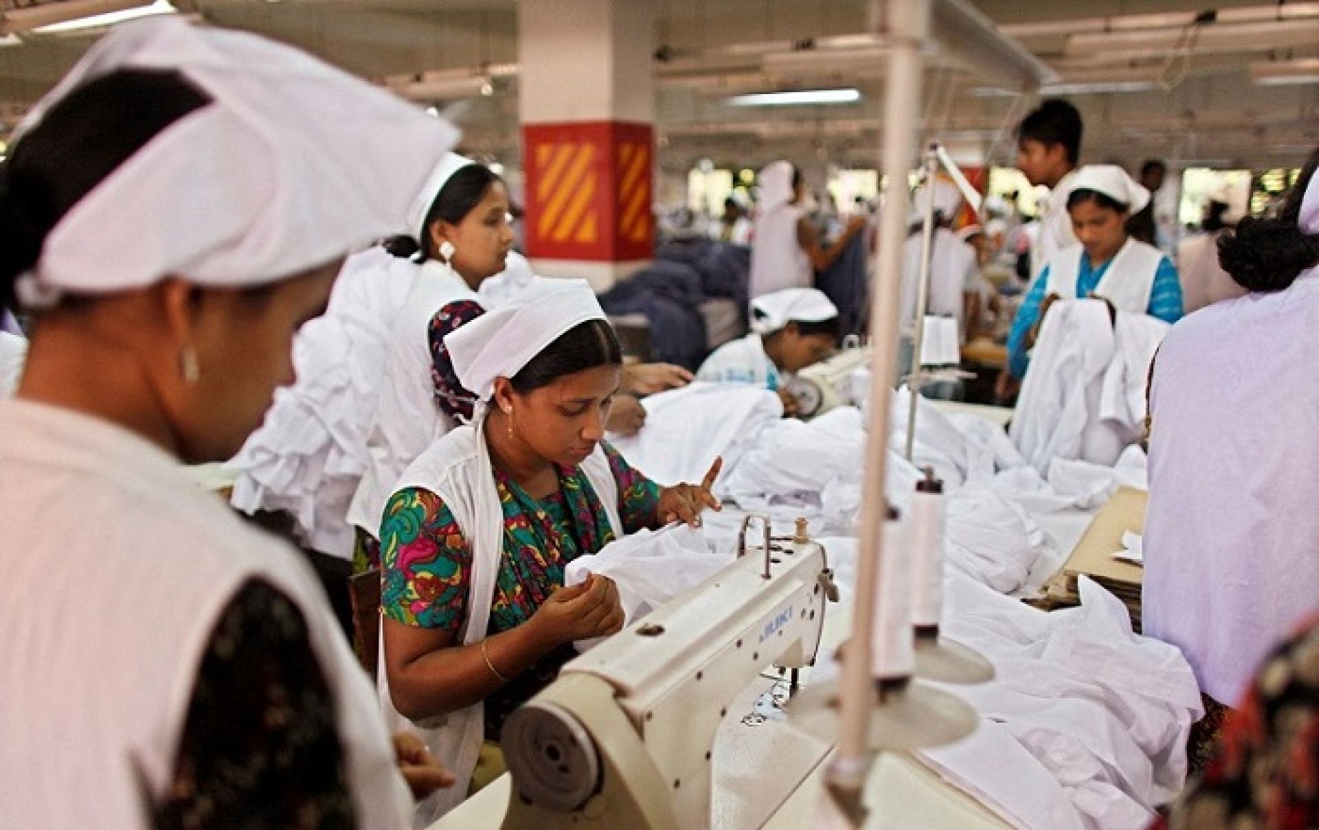 बङ्गलादेशको गार्मेन्ट उद्योगमा सुधार, श्रमिक आन्दोलन भने जारी