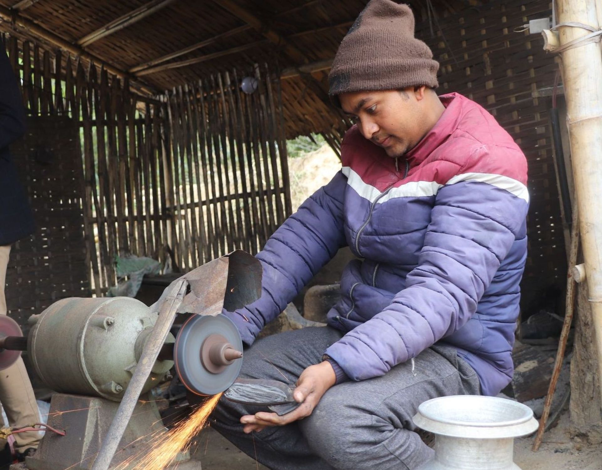 विदेशप्रतिको मोह त्यागेर पुर्ख्यौली पेसा संरक्षण गर्दै भोजपुरका महेन्द्र