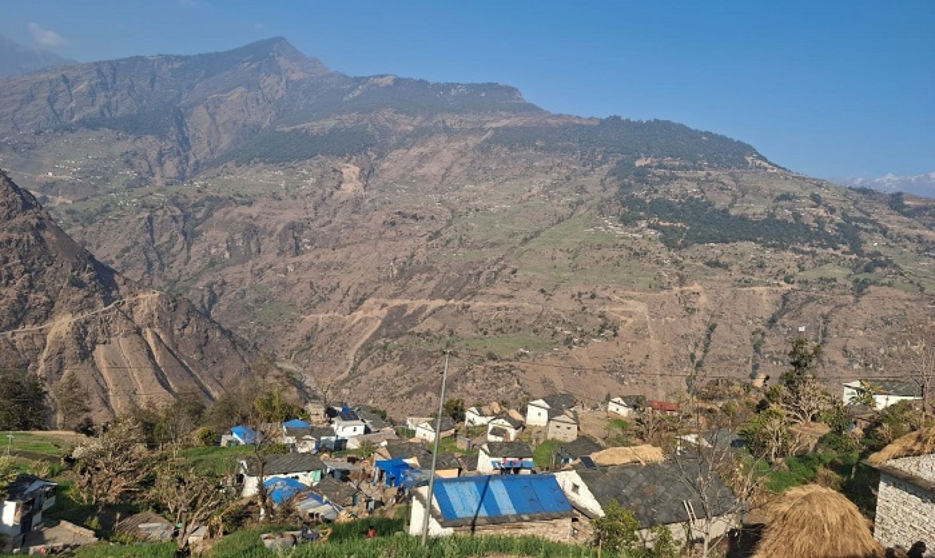 रित्ता बस्तीमा आश्वासनका पोकाः नेतालाई सत्ताको भोक, जनतालाई पेटको चिन्ता ! 
