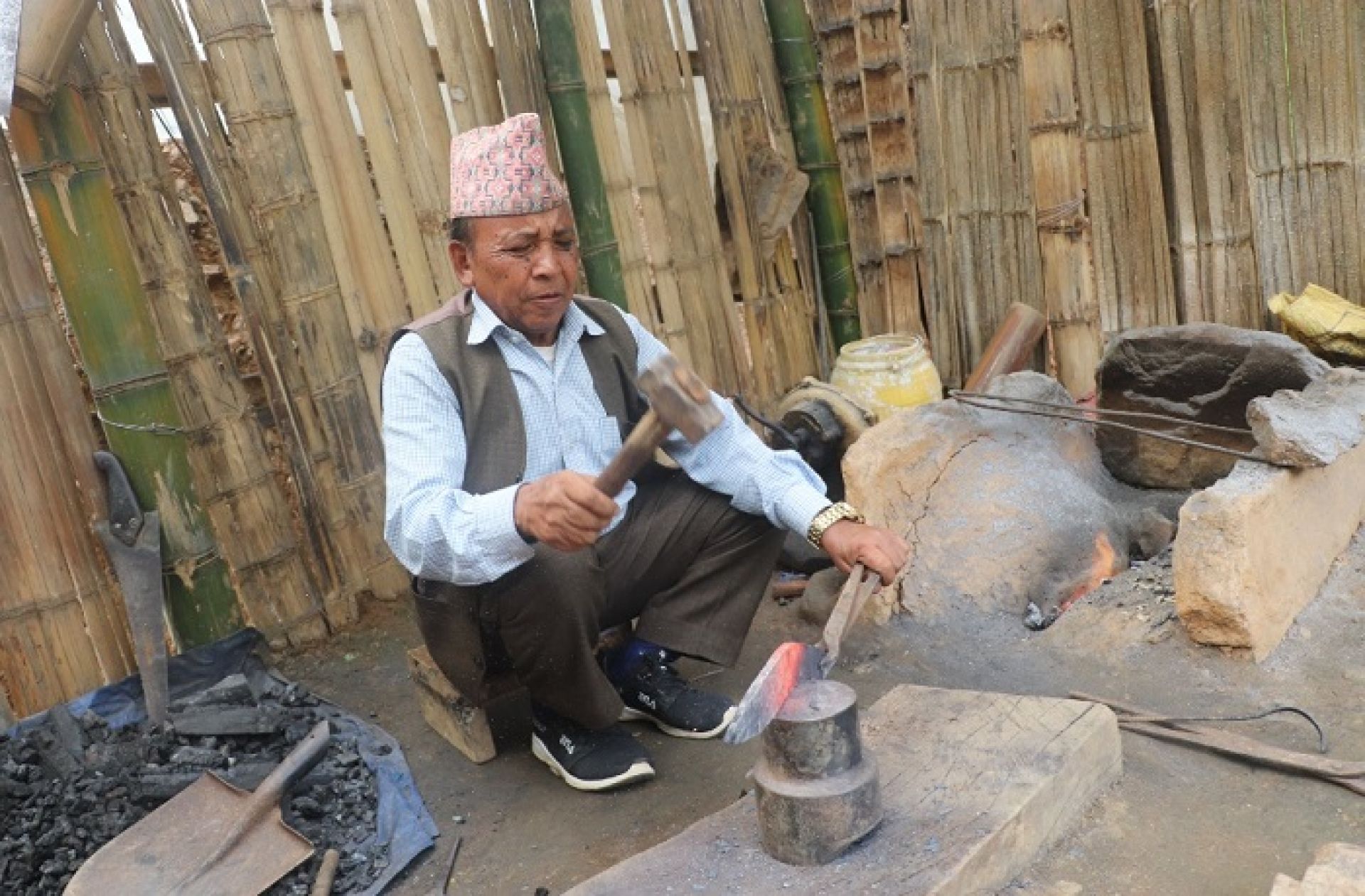 भोजपुरे खुकुरीको संरक्षणमा जुटेका महेन्द्र