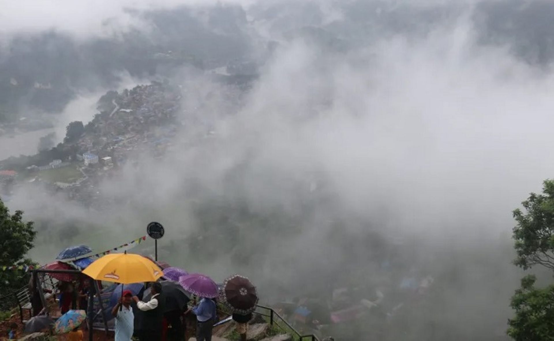 पदयात्रामार्फत दृश्यावलोकन गर्न ‘भिरलाखुरी’