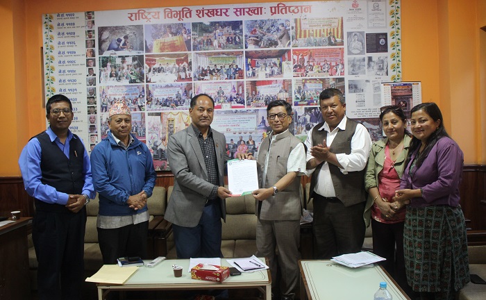 संसद छलेर अध्यादेश ल्याउनु शंकास्पद; प्रतिस्थापन विधेयकबाट संशोधन गर्न सांसद श्रेष्ठको प्रतिबद्धता
