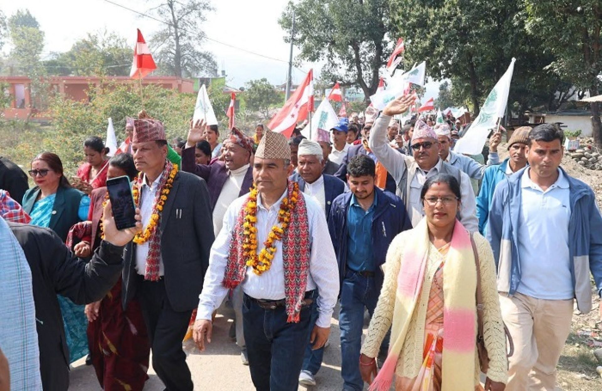 डडेलधुरा विकासको ‘ब्लुप्रिन्ट’सहित घरदैलोमा नैनसिंह : यस्तो छ ५ वर्षे खाका