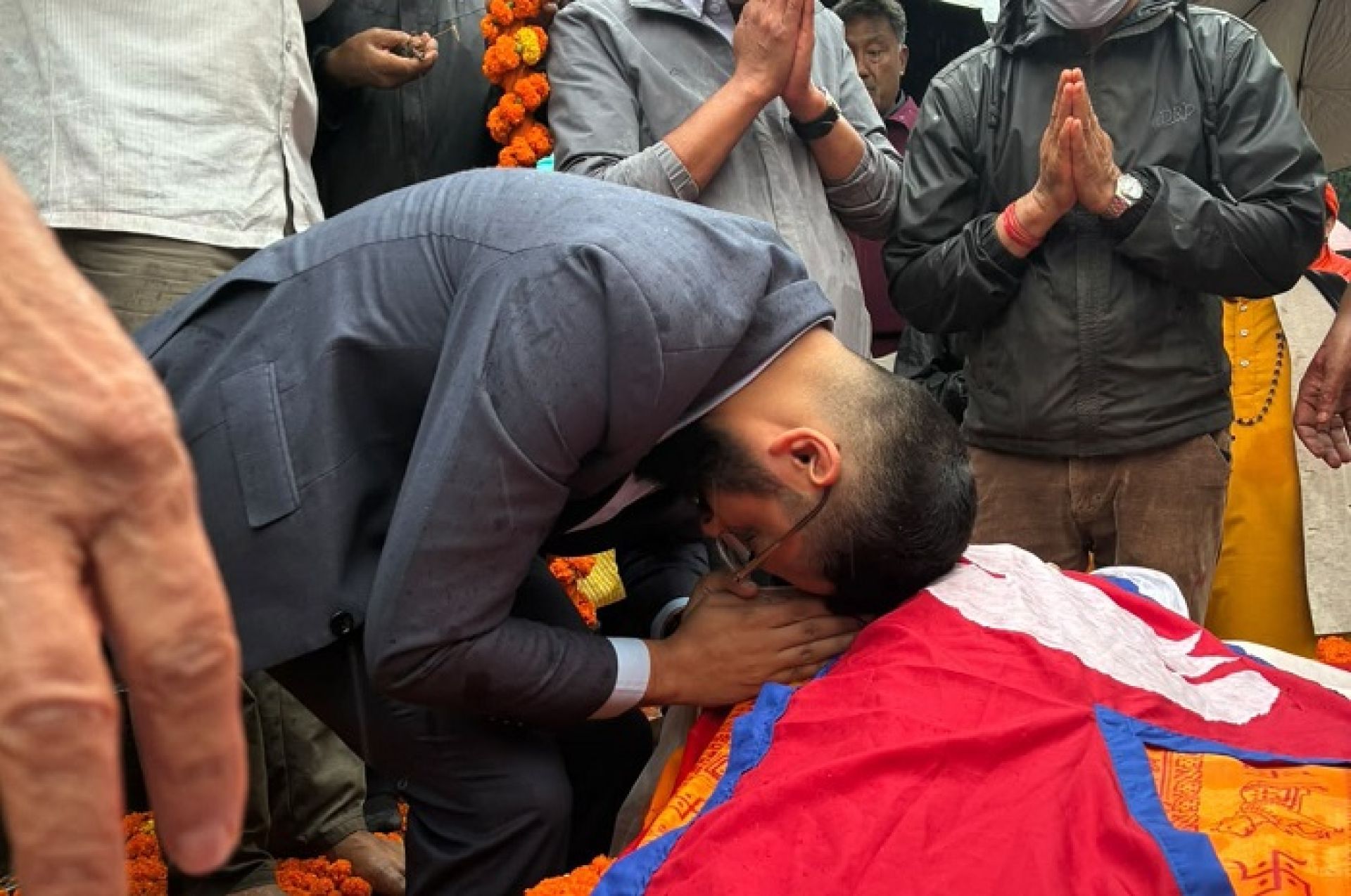 प्राडा शर्माको राजकीय सम्मानका साथ अन्त्येष्टि, मन्त्री पोखरेलले ओढाए राष्ट्रिय झण्डा