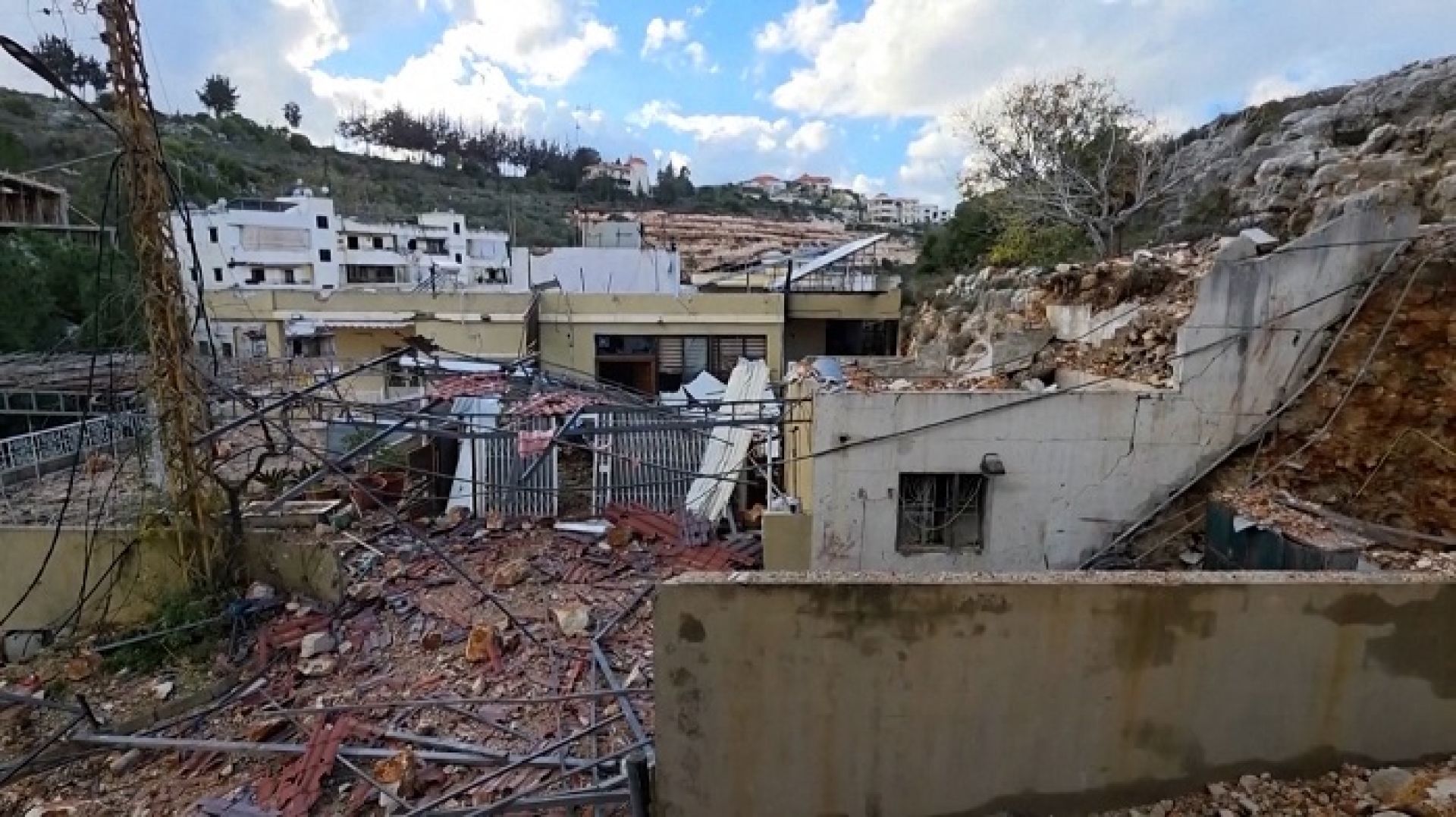 युद्धविराम लागू हुनुअघि दक्षिणी लेबनानमा ठूलो मात्रामा हवाई आक्रमण